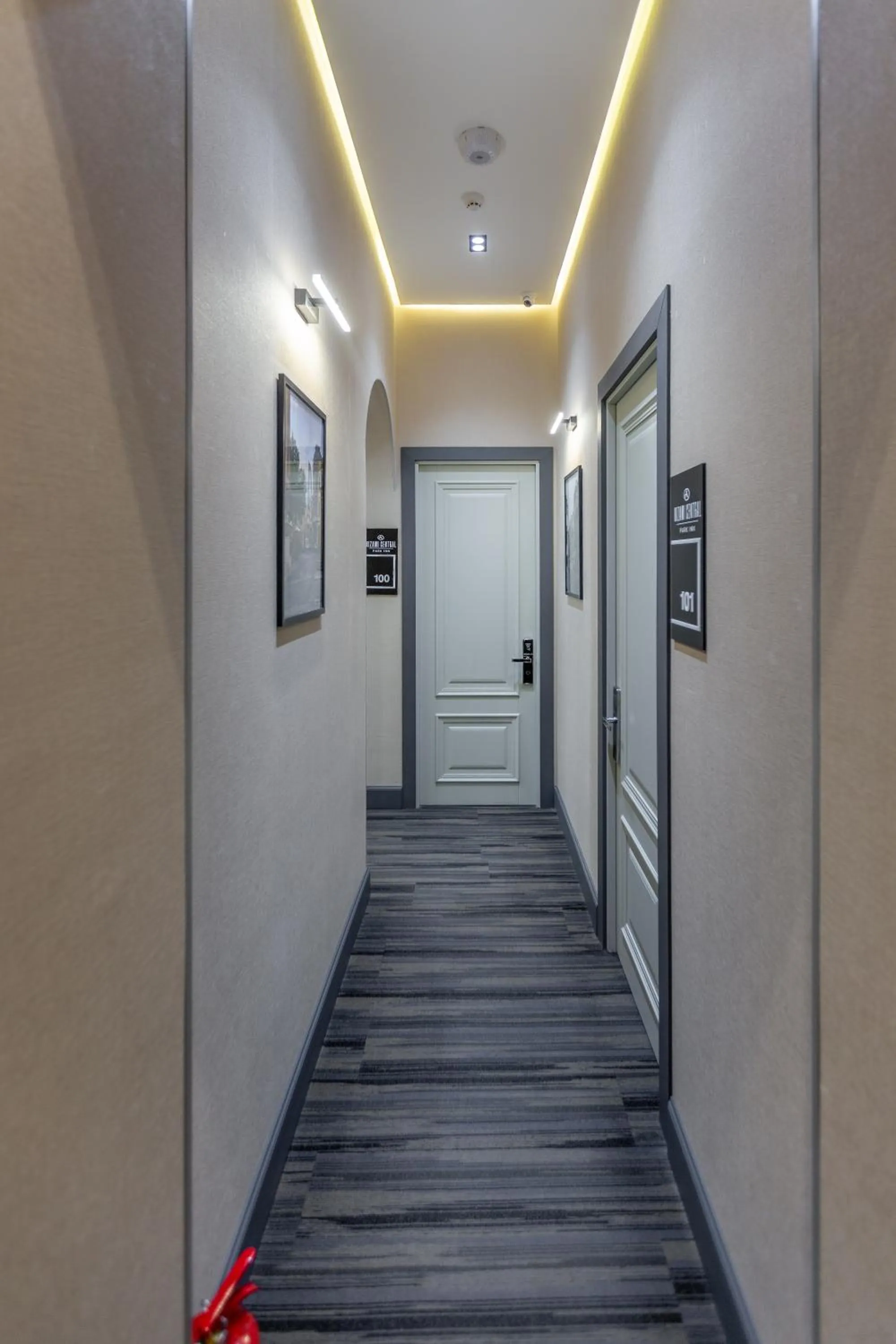 Restaurant/places to eat in Nizami Central Park Hotel