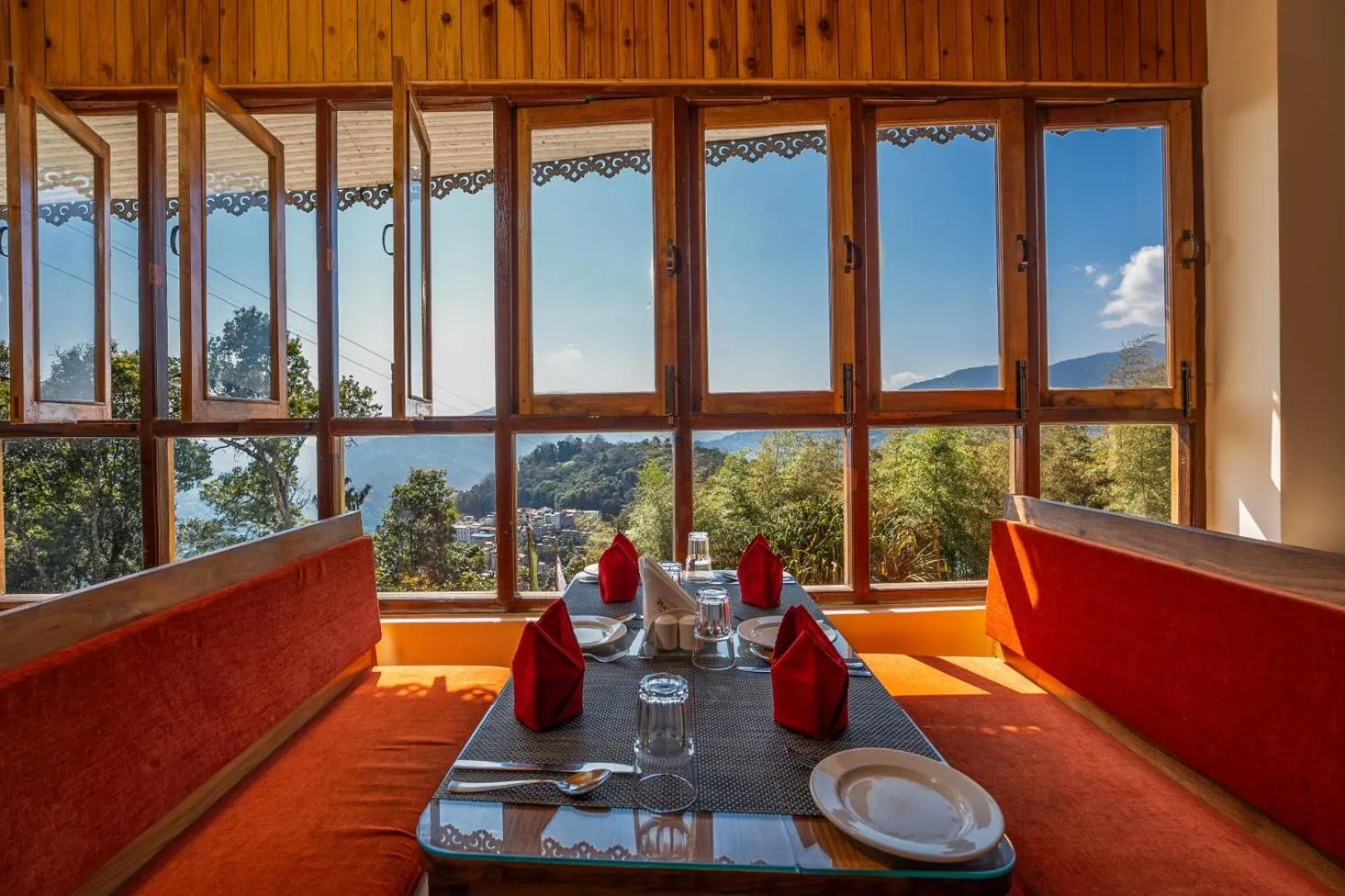 Dining area in Summit Namnang Courtyard & Spa Near Mg Marg