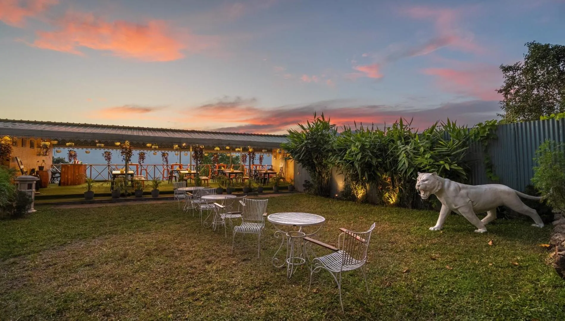 Seating area in Summit Namnang Courtyard & Spa Near Mg Marg