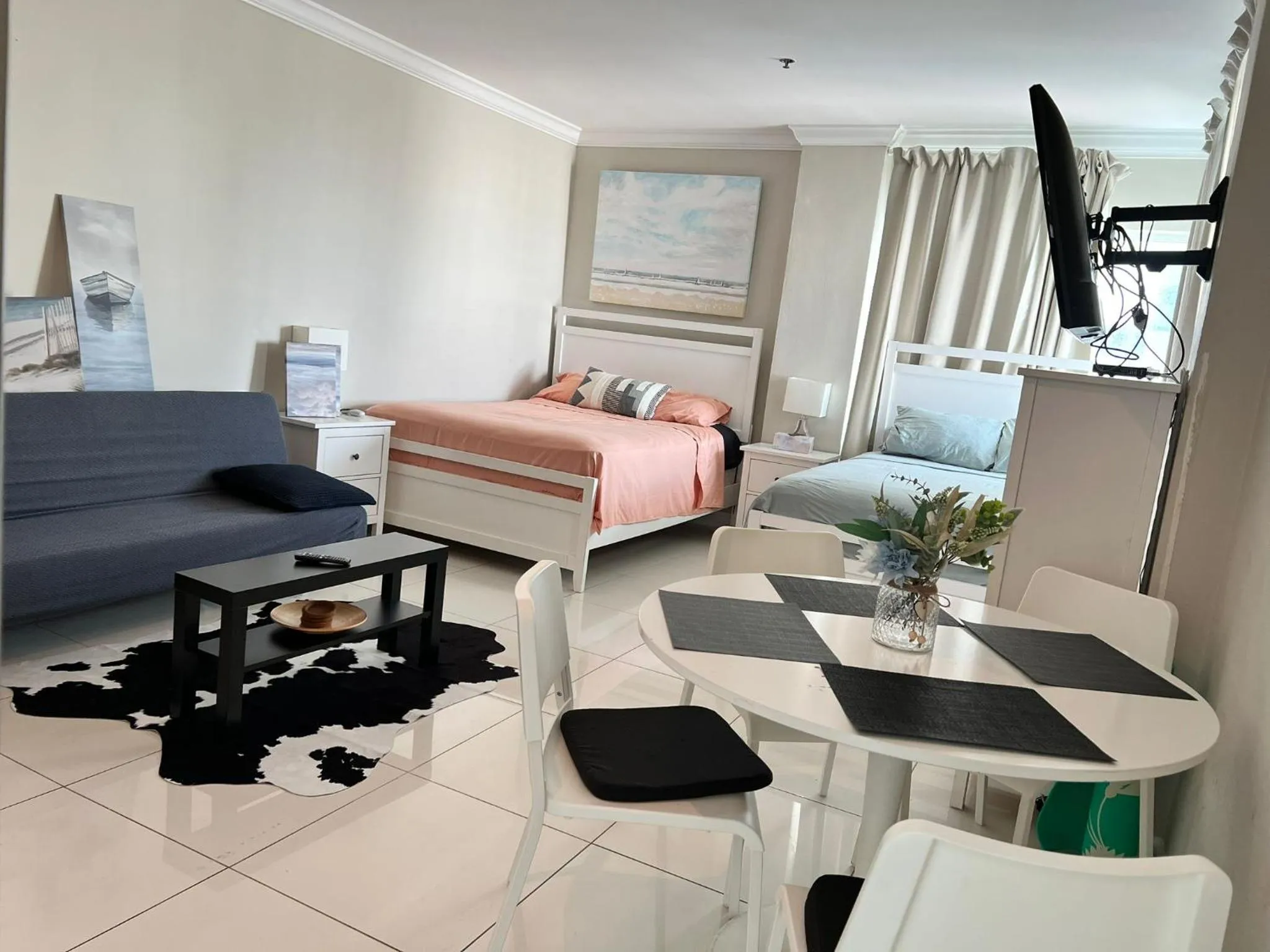 Photo of the whole room, Bed in Casablanca miami beach