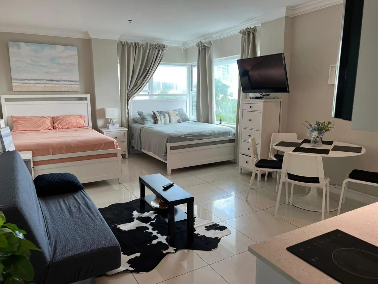 Photo of the whole room, Bed in Casablanca miami beach