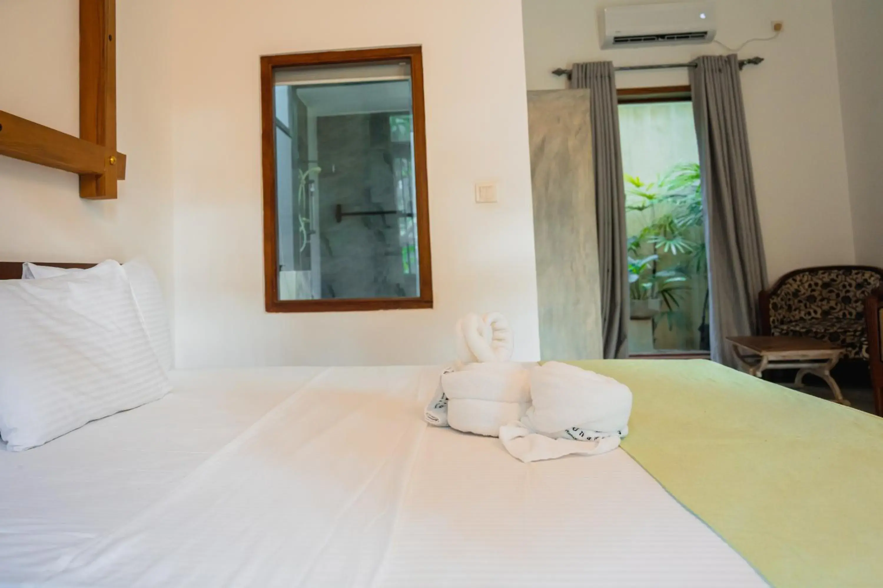 King Room with Garden View in Hiding Unawatuna King Room with Garden View in Hiding Unawatuna
