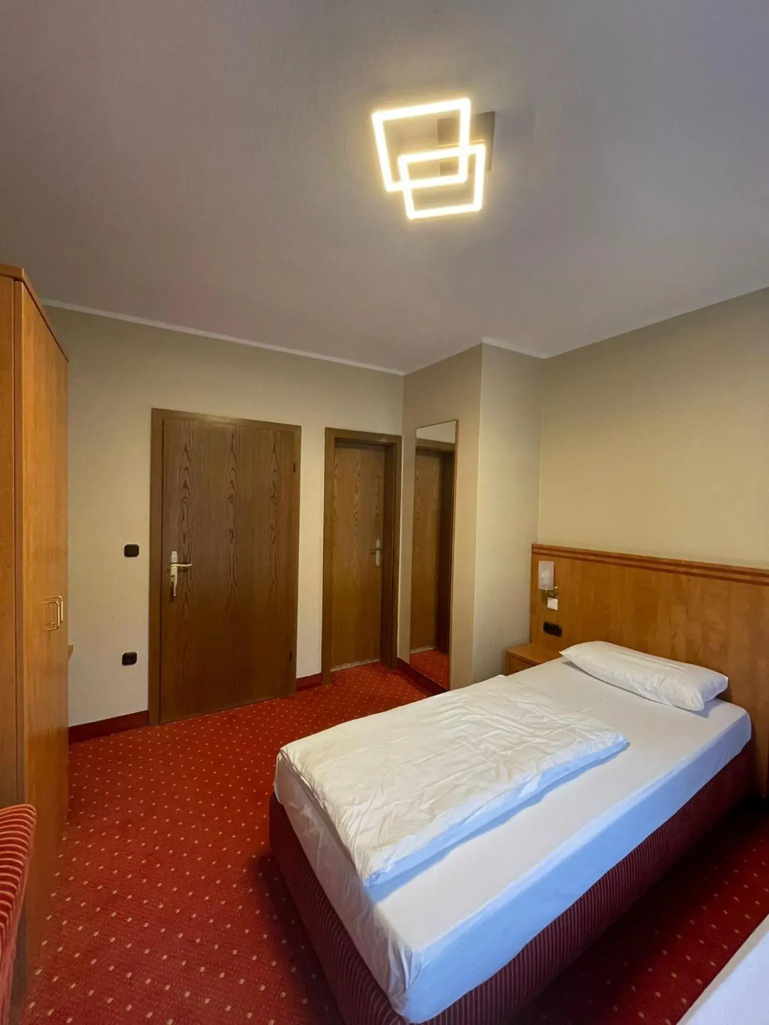 Twin Room in Sun Hotel Twin Room in Sun Hotel