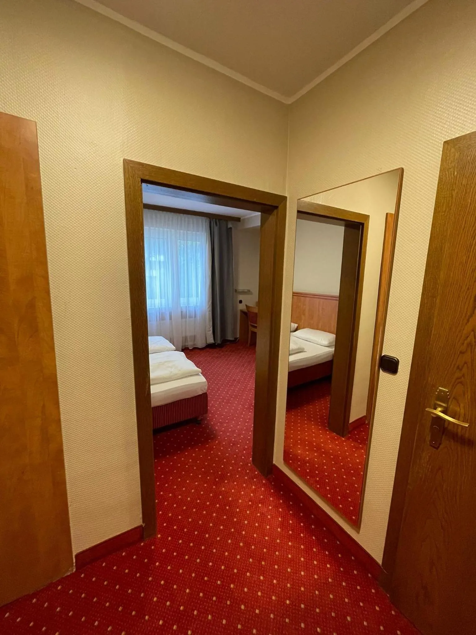 Photo of the whole room, Bed in Sun Hotel