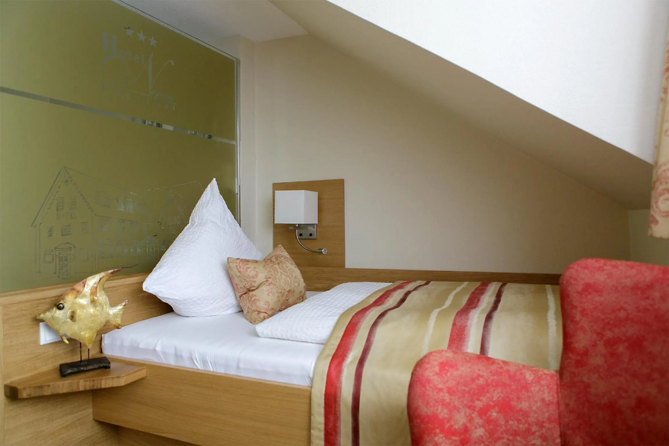 Bed in Hotel Neuwarft Altbau