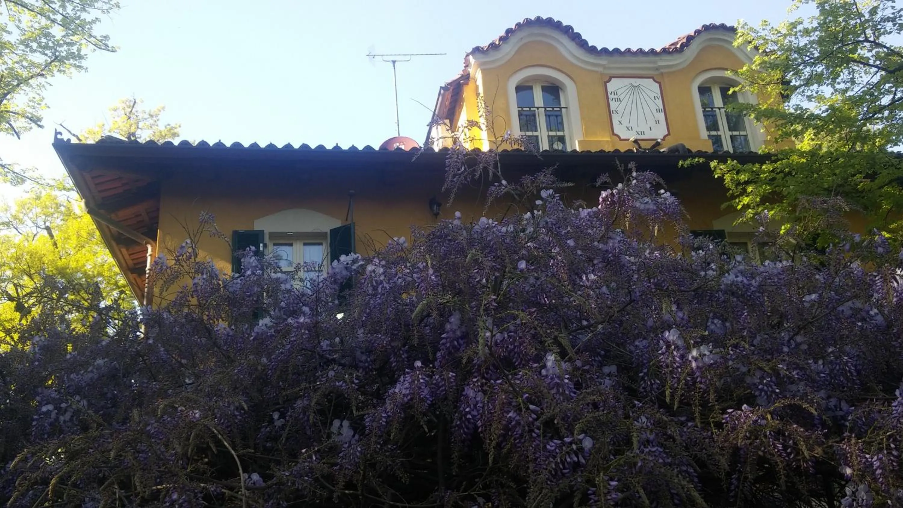 Property building in Villa Mirano Bed & Breakfast