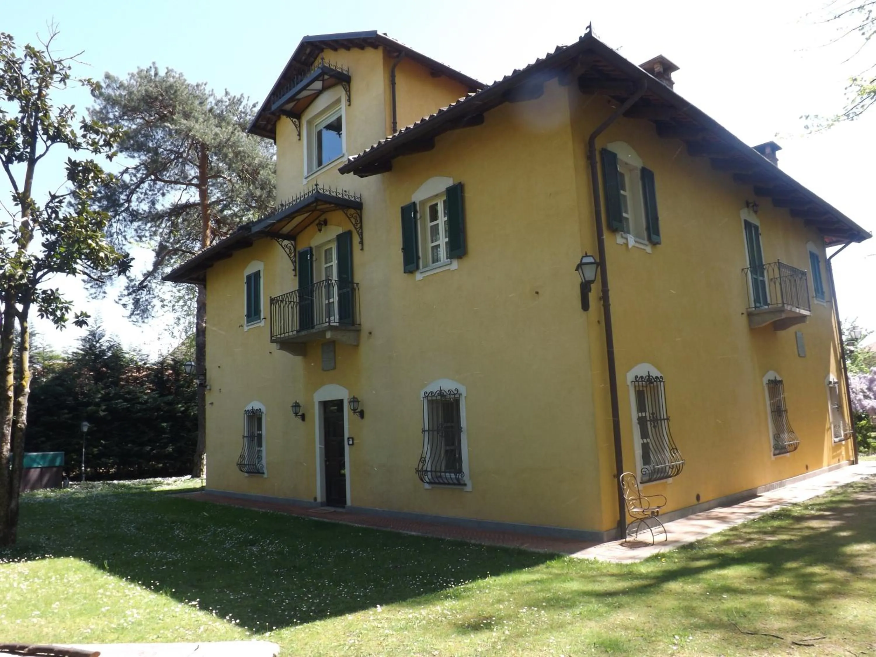 Property building in Villa Mirano Bed & Breakfast