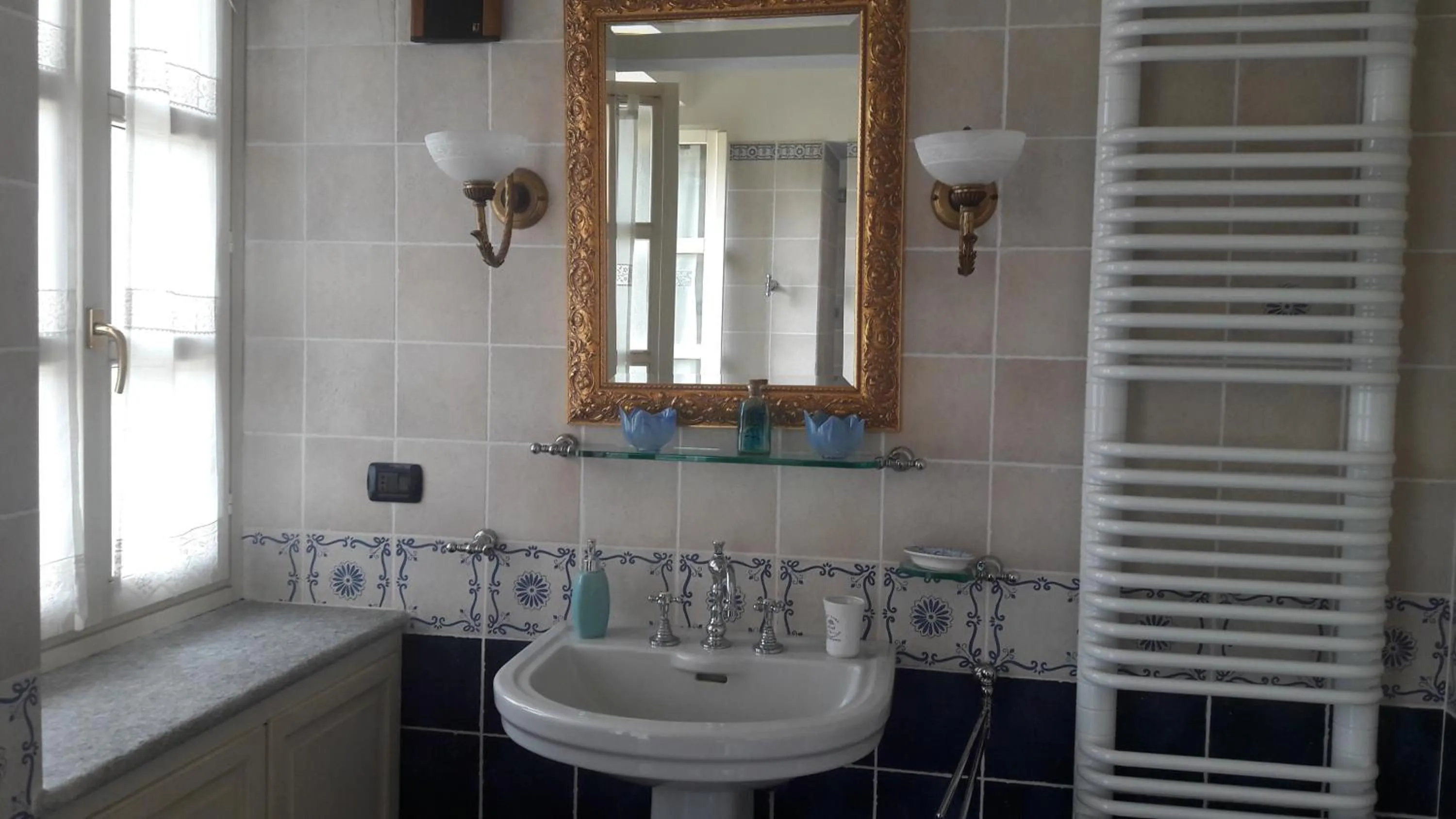 Toilet in Villa Mirano Bed & Breakfast