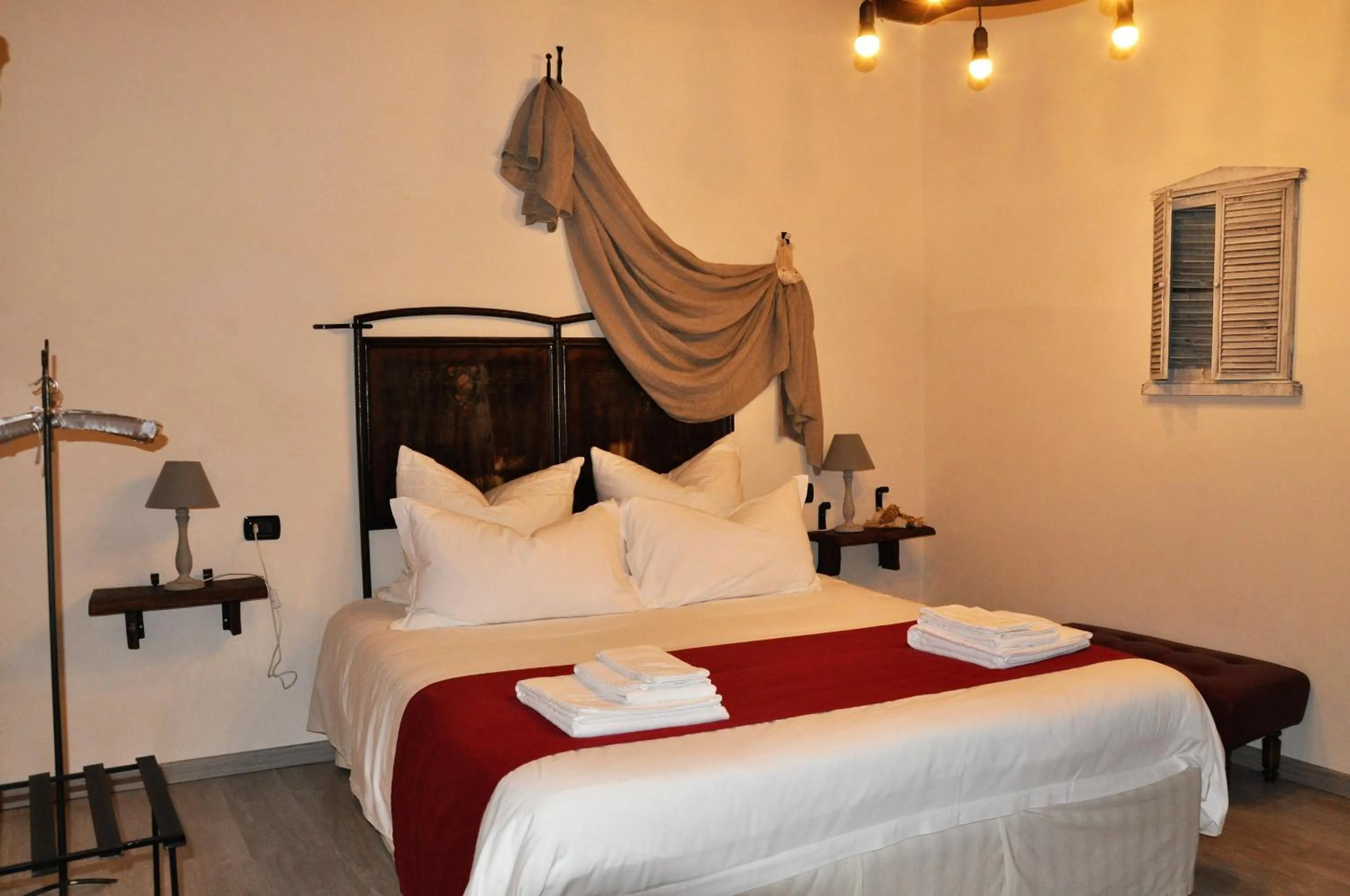 Photo of the whole room, Bed in Torre della Botonta