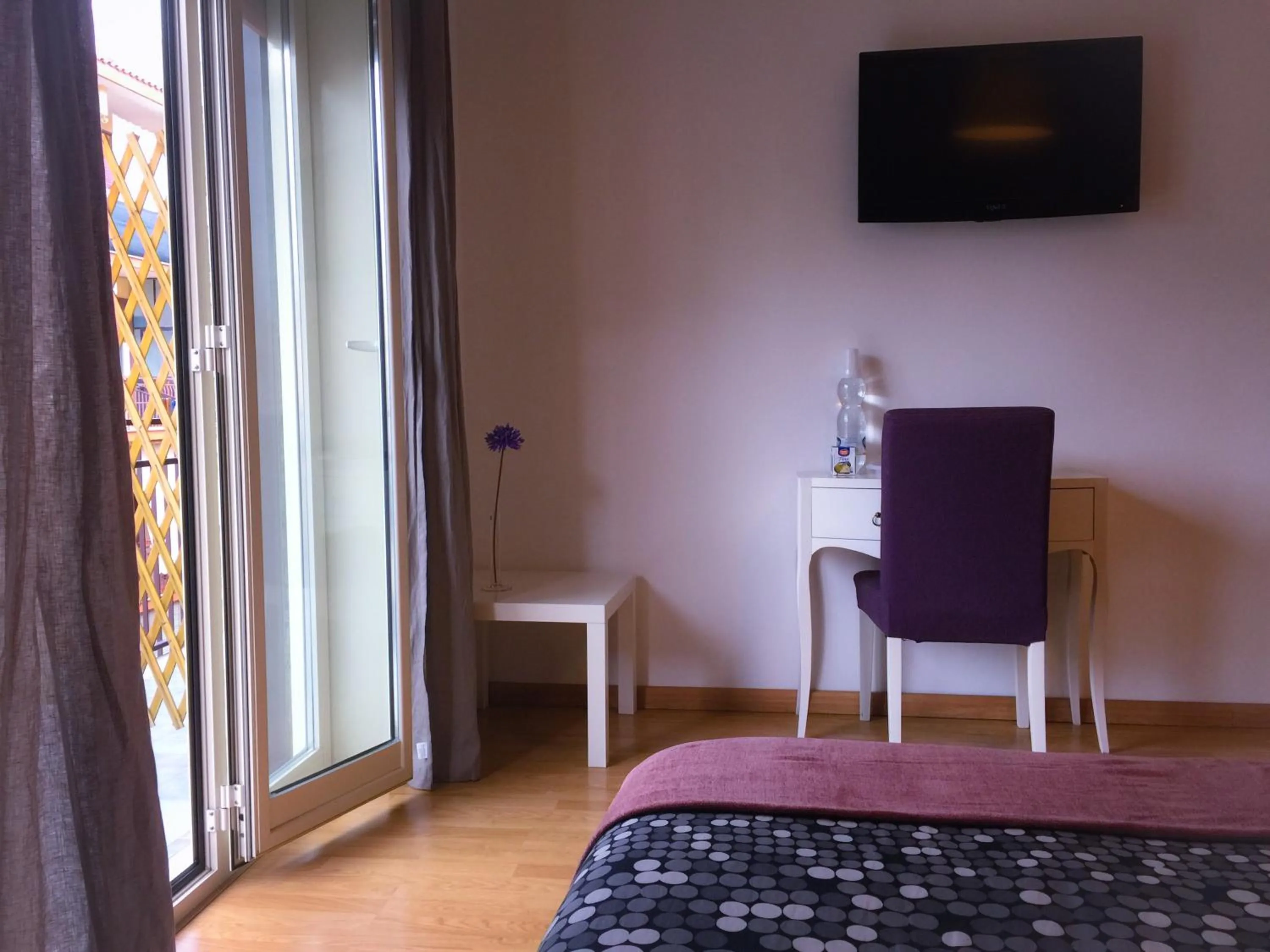 Photo of the whole room, Bed in Policlinico Apartments