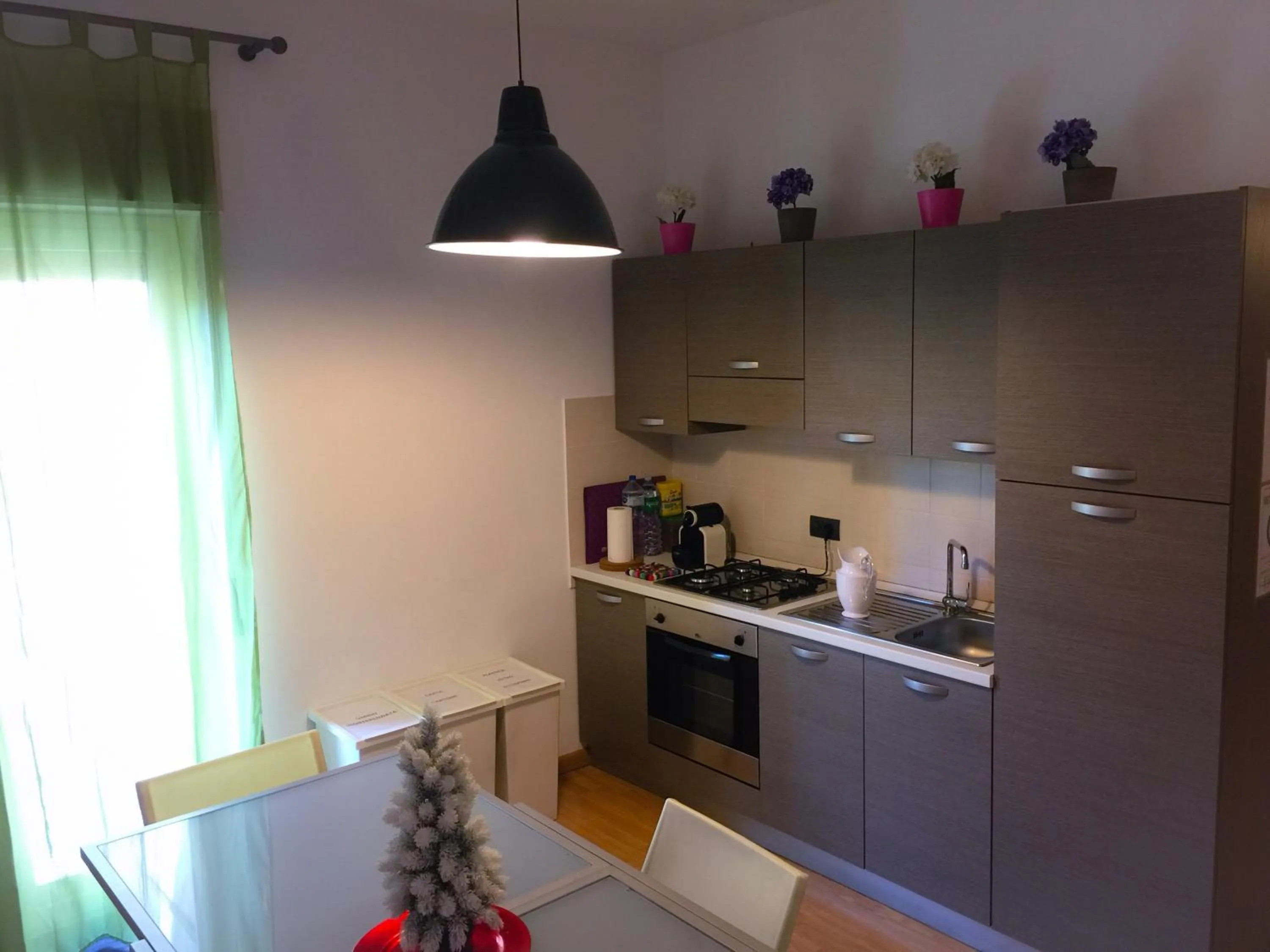 Communal kitchen in Policlinico Apartments