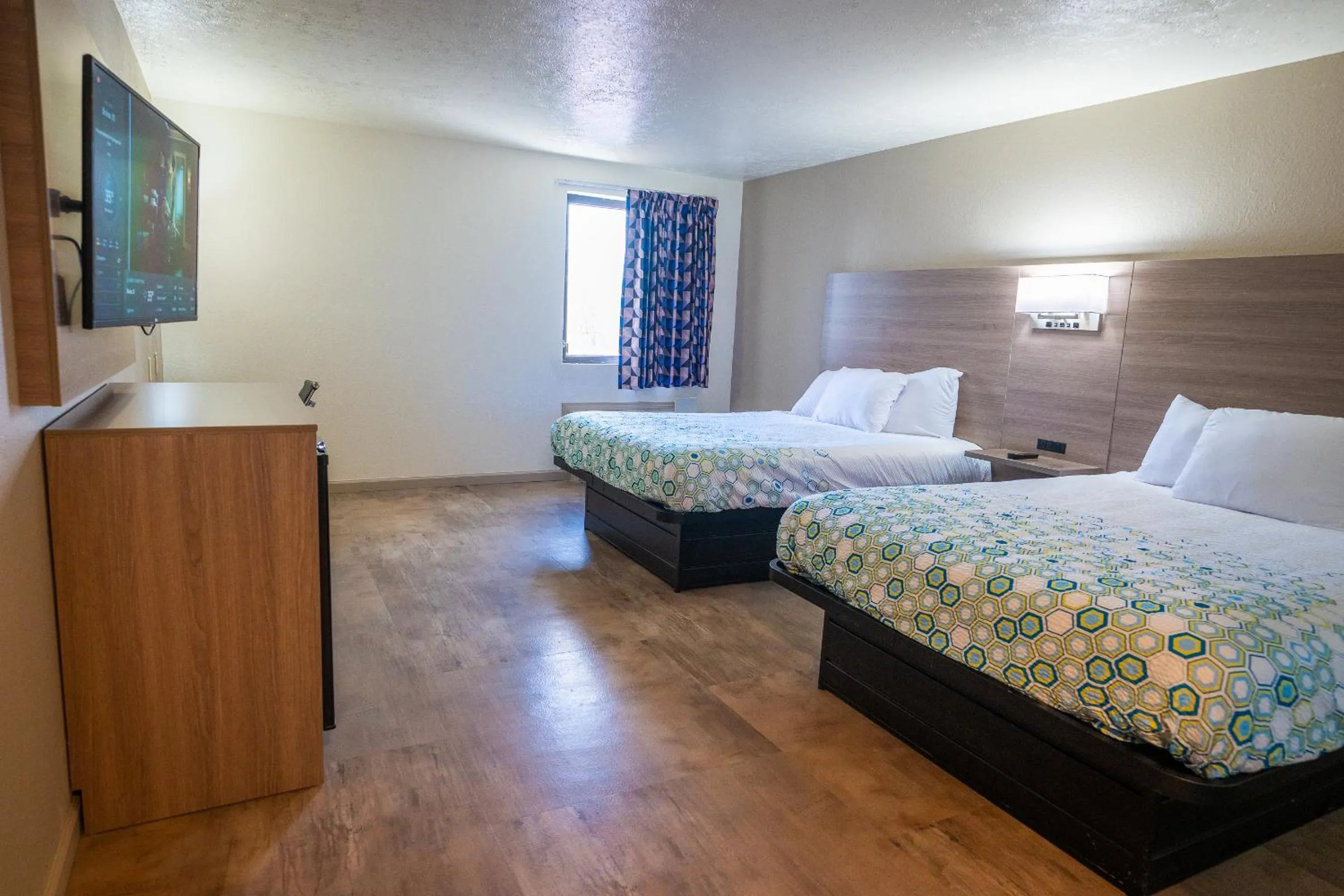 Photo of the whole room, Bed in BlissPoint Inn, Kokomo