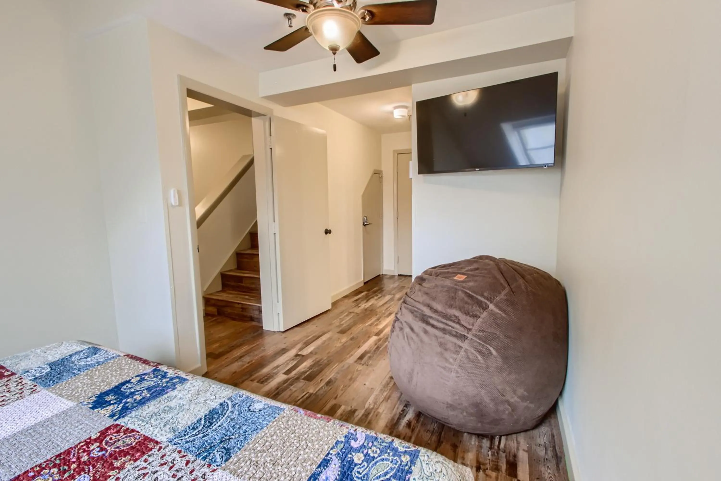 Bedroom, Bed in Mountain Green, Condos at Killington