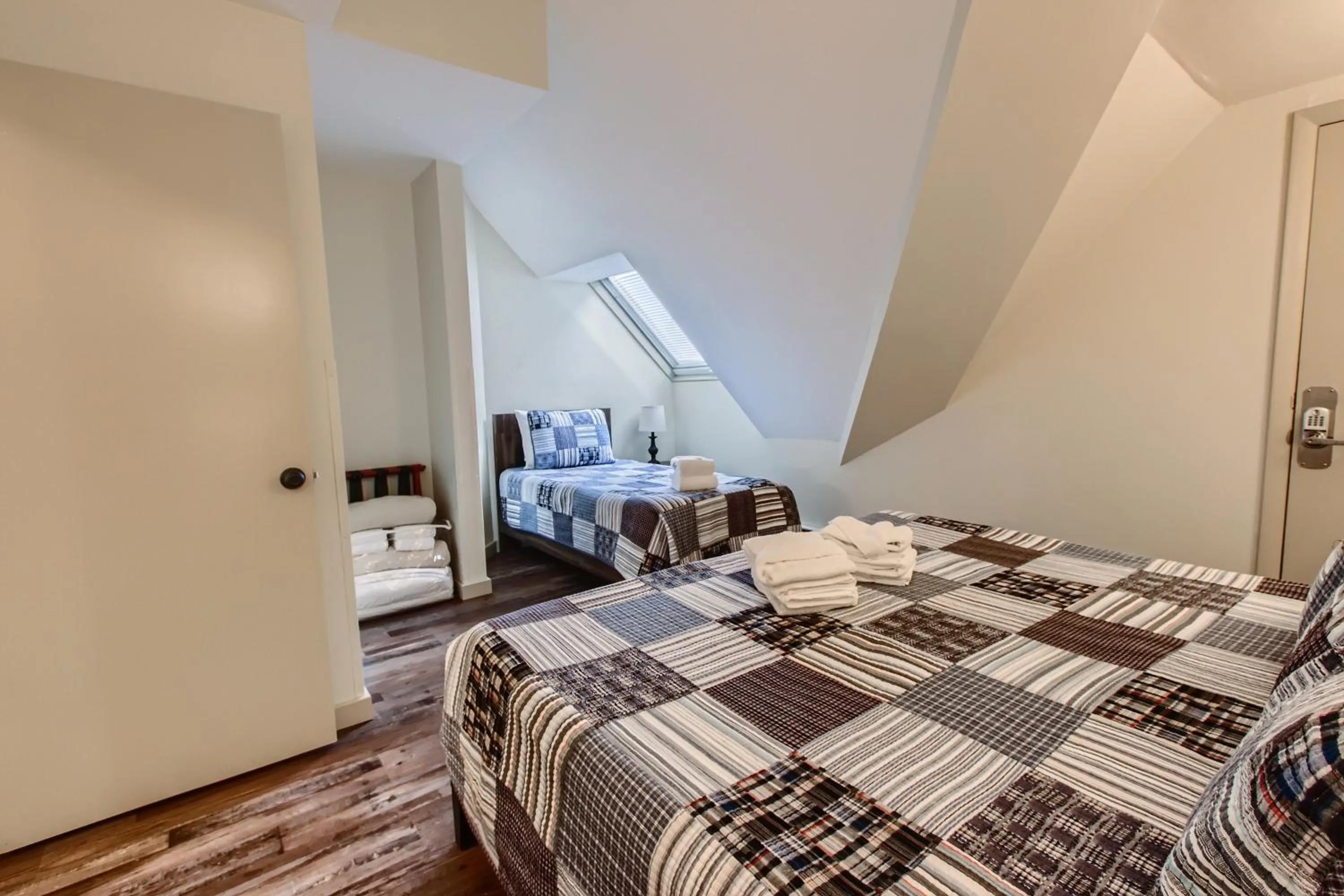 Bed in Mountain Green, Condos at Killington