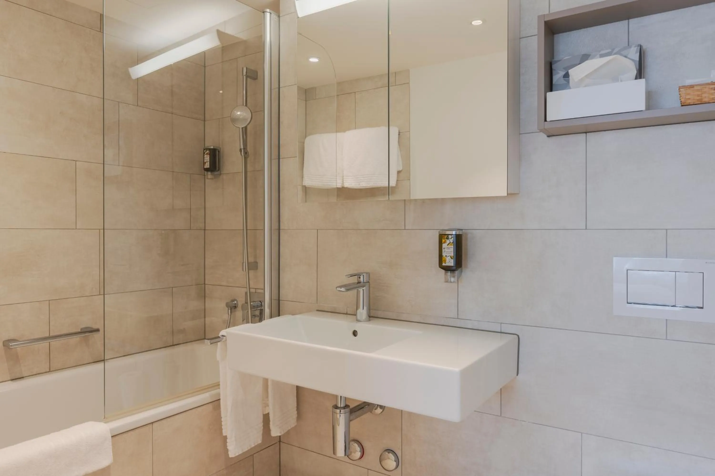 Shower in Amanthos Living Zürich Airport