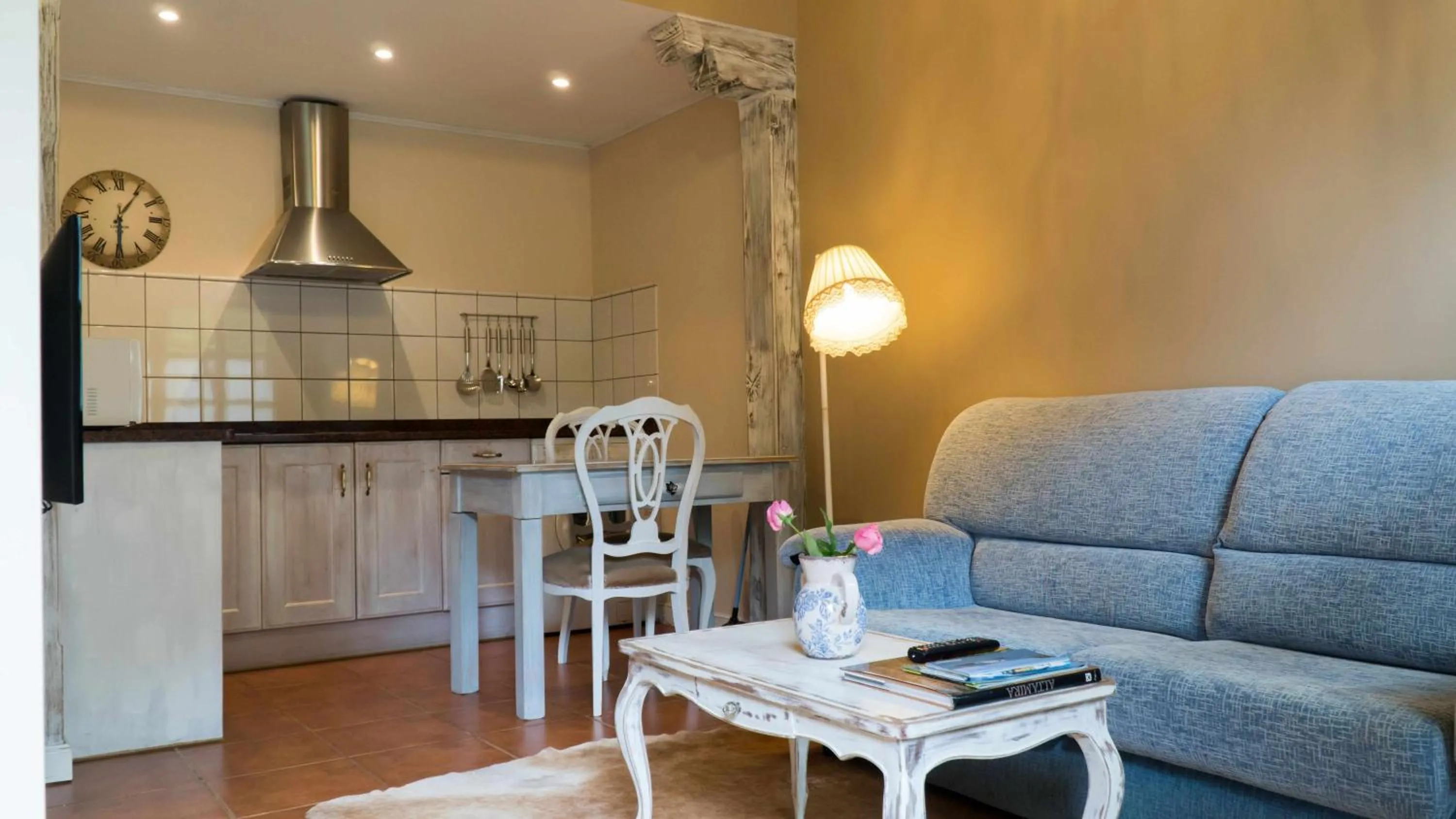 Communal lounge/ TV room in Apartamentos Arcadia