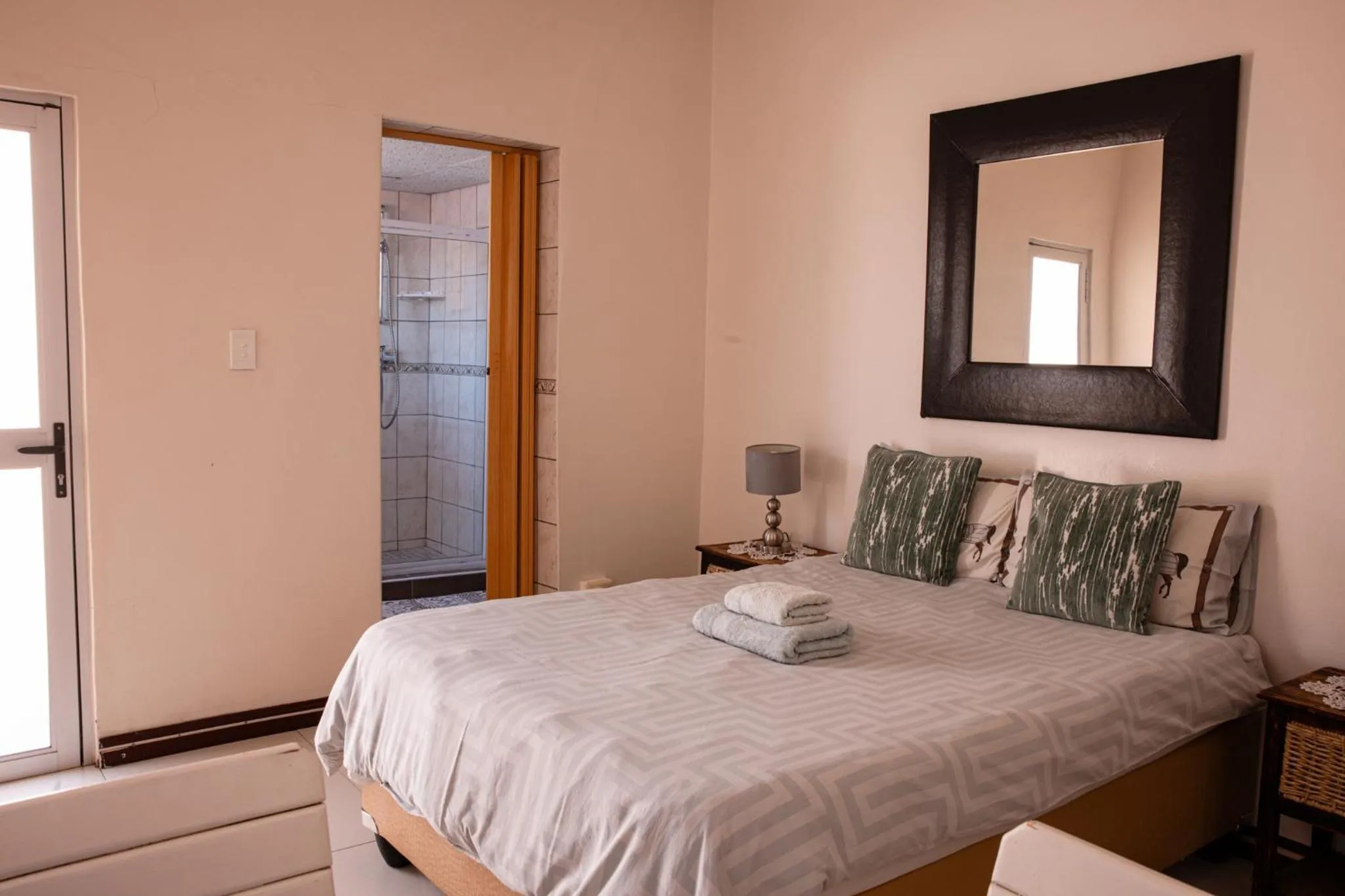 Double Room in Emerald Bed&Breakfast