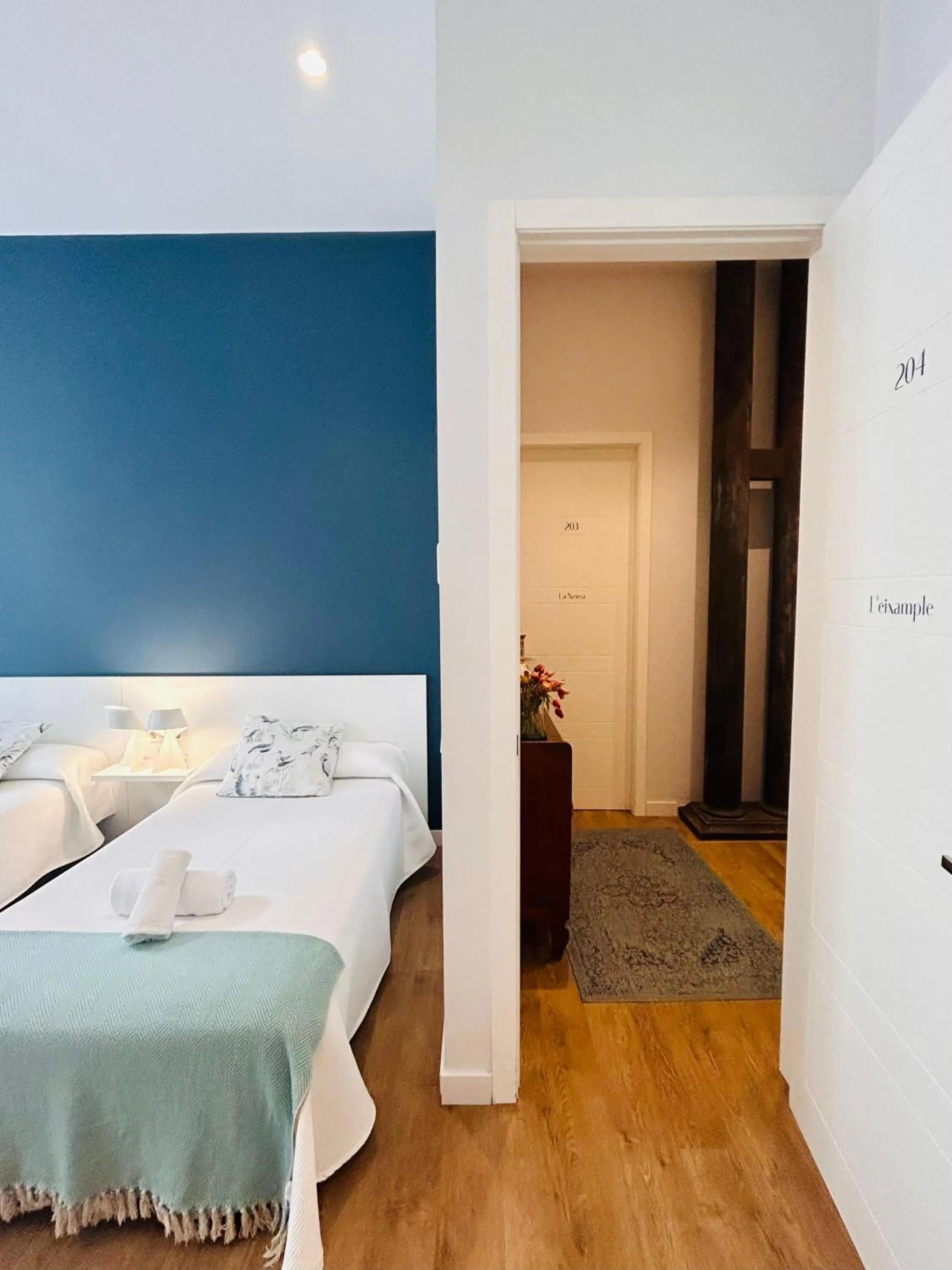 Photo of the whole room, Bed in L'Esplai Valencia