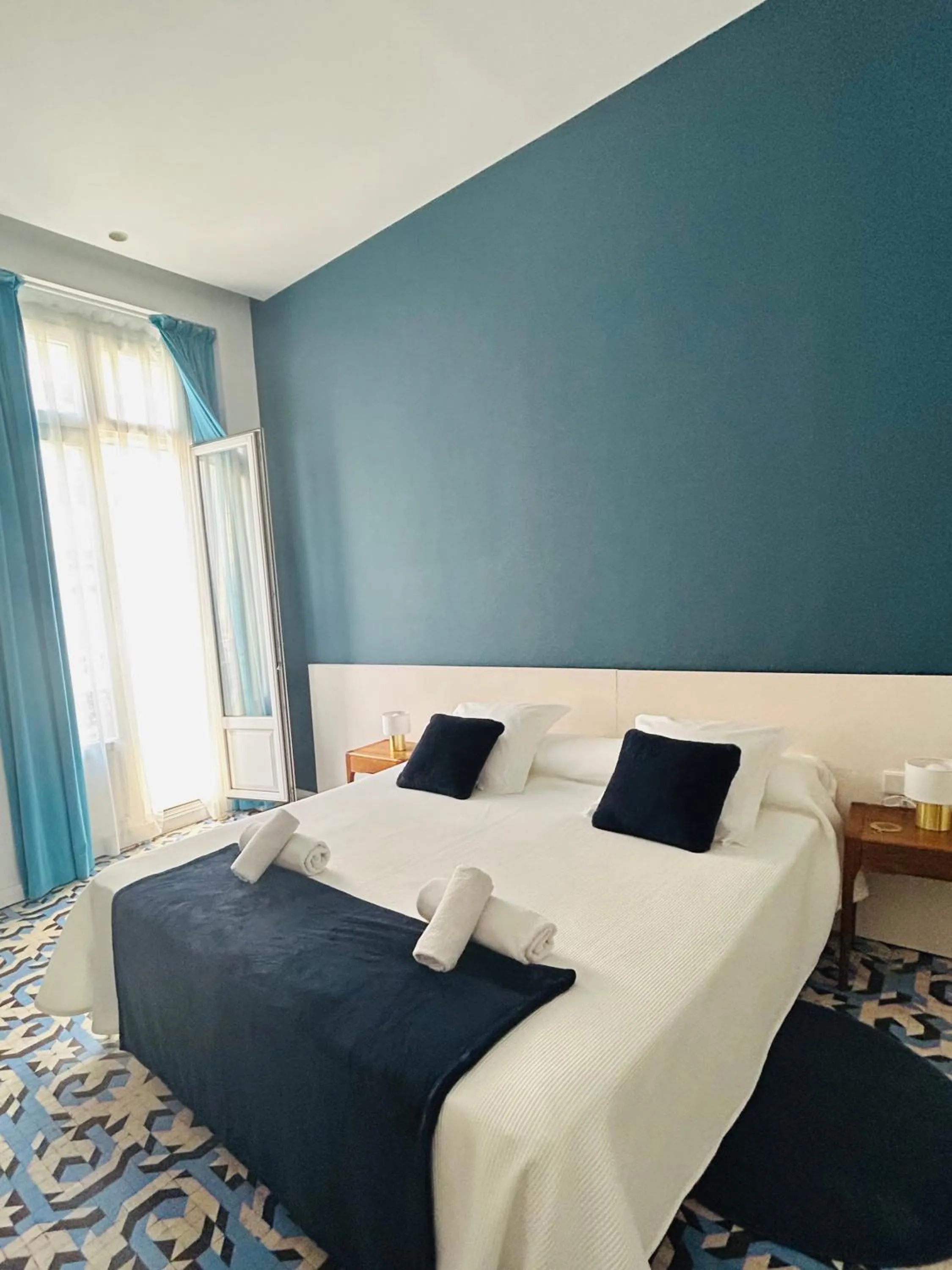 Photo of the whole room, Bed in L'Esplai Valencia