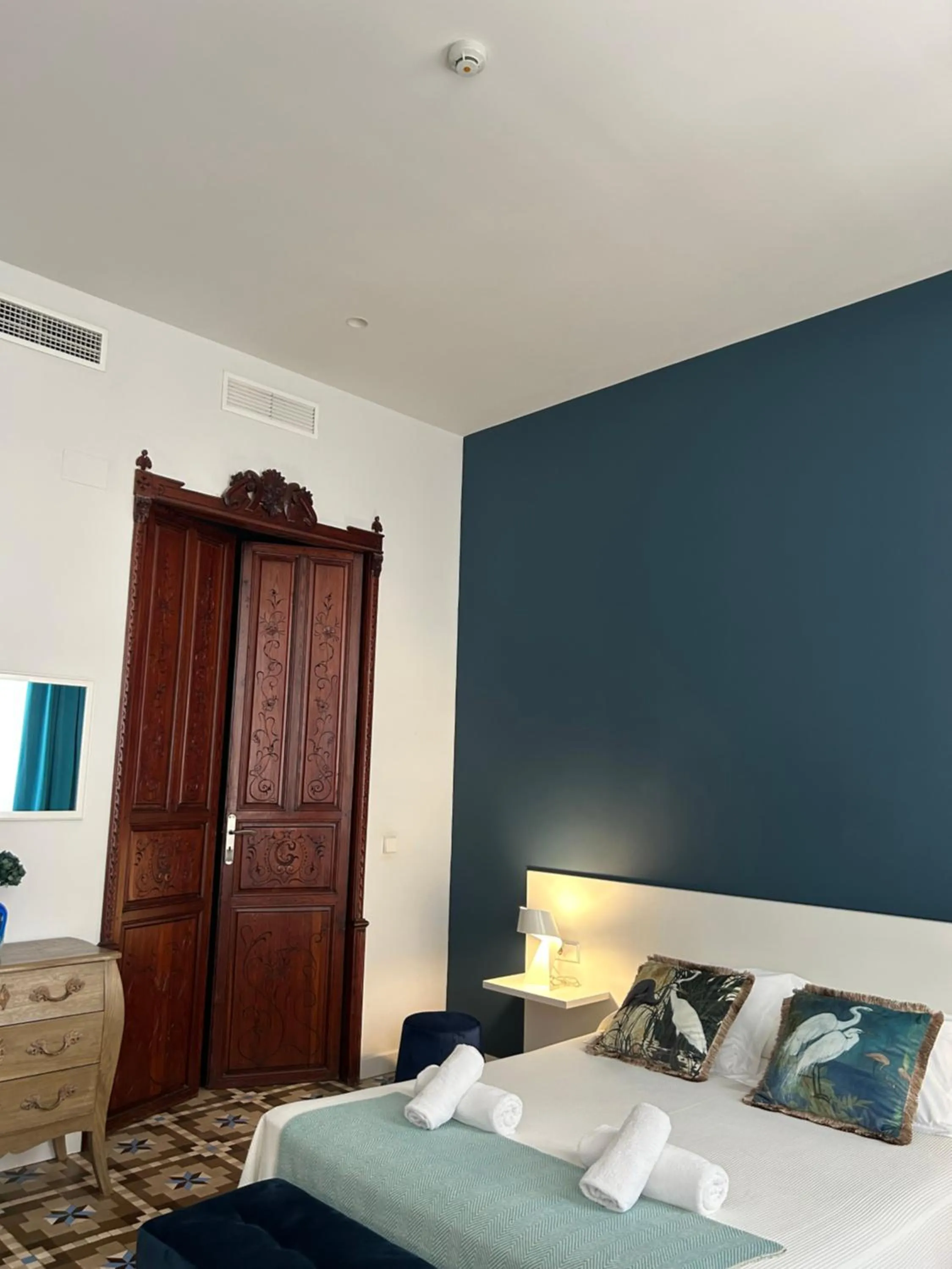 Photo of the whole room, Bed in L'Esplai Valencia