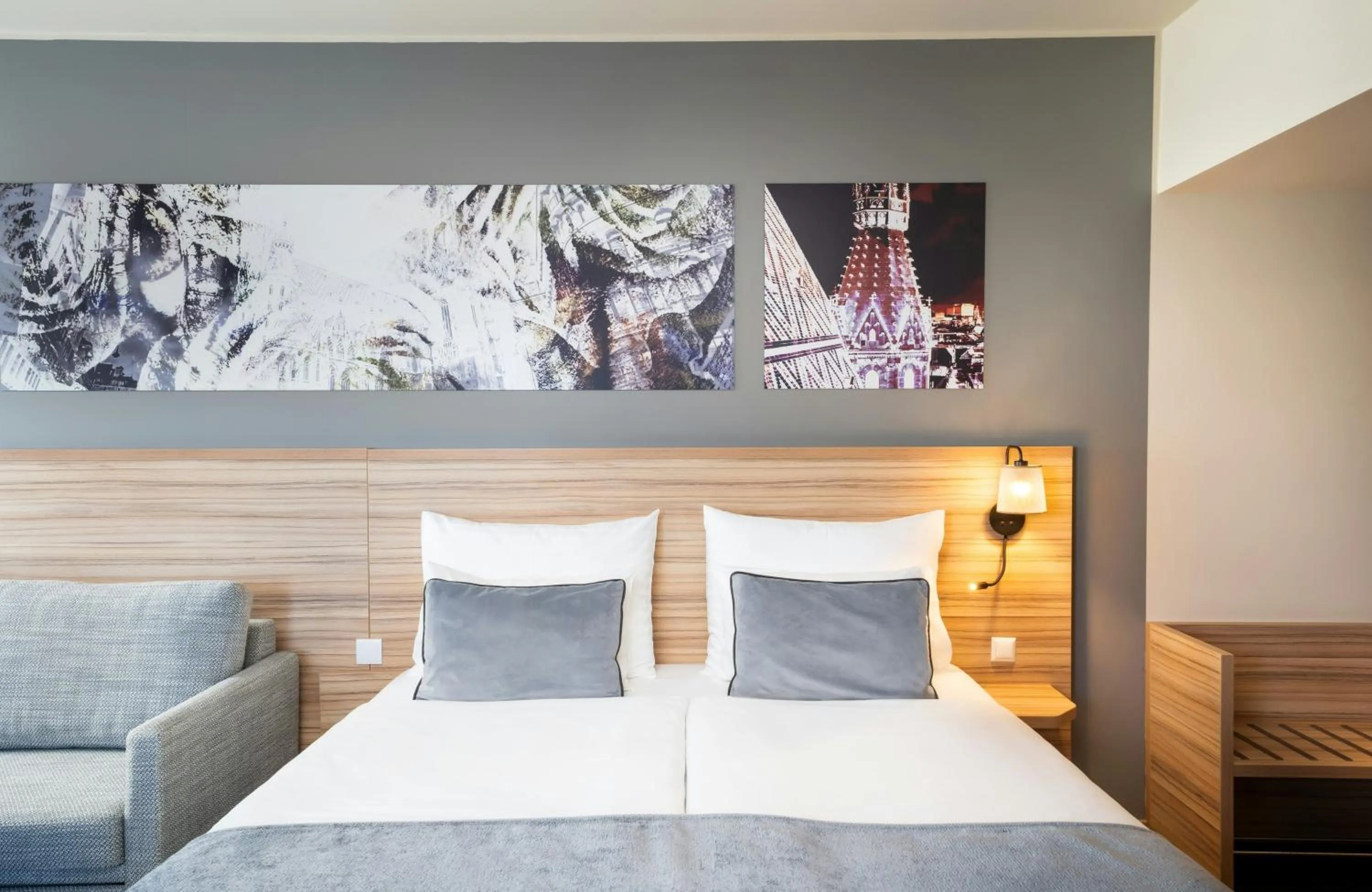Photo of the whole room, Bed in Leonardo Hotel Vienna Hauptbahnhof