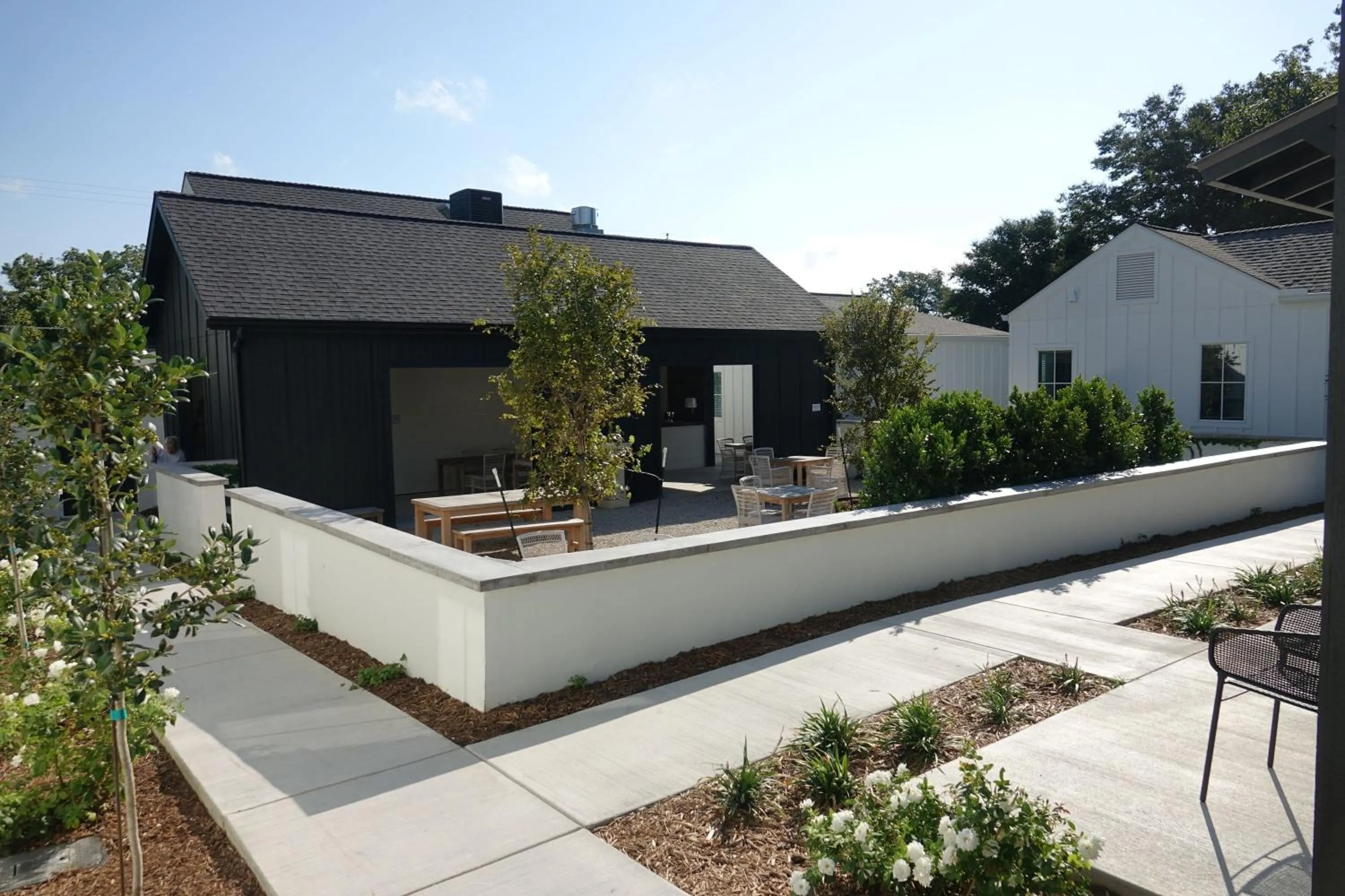 Garden view in Whitetail Court Hotel