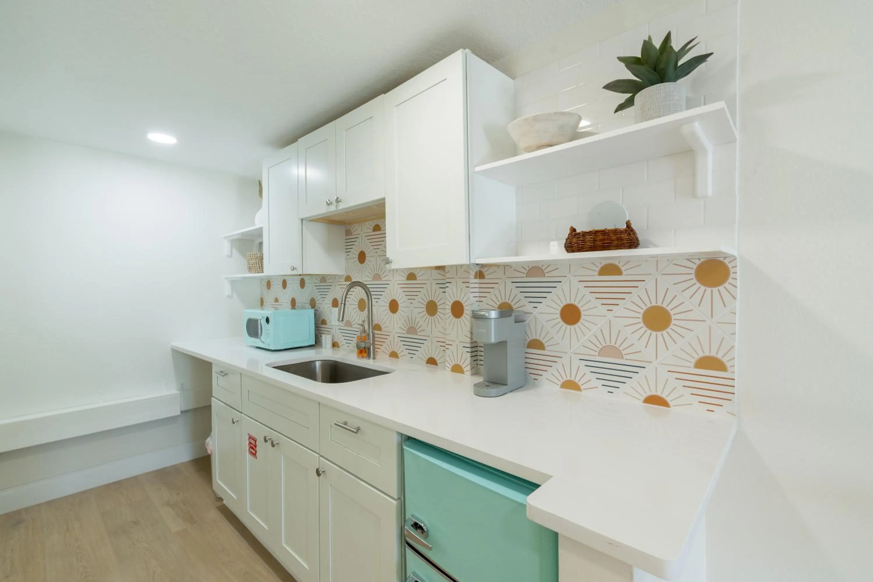 Kitchen or kitchenette in The Juni