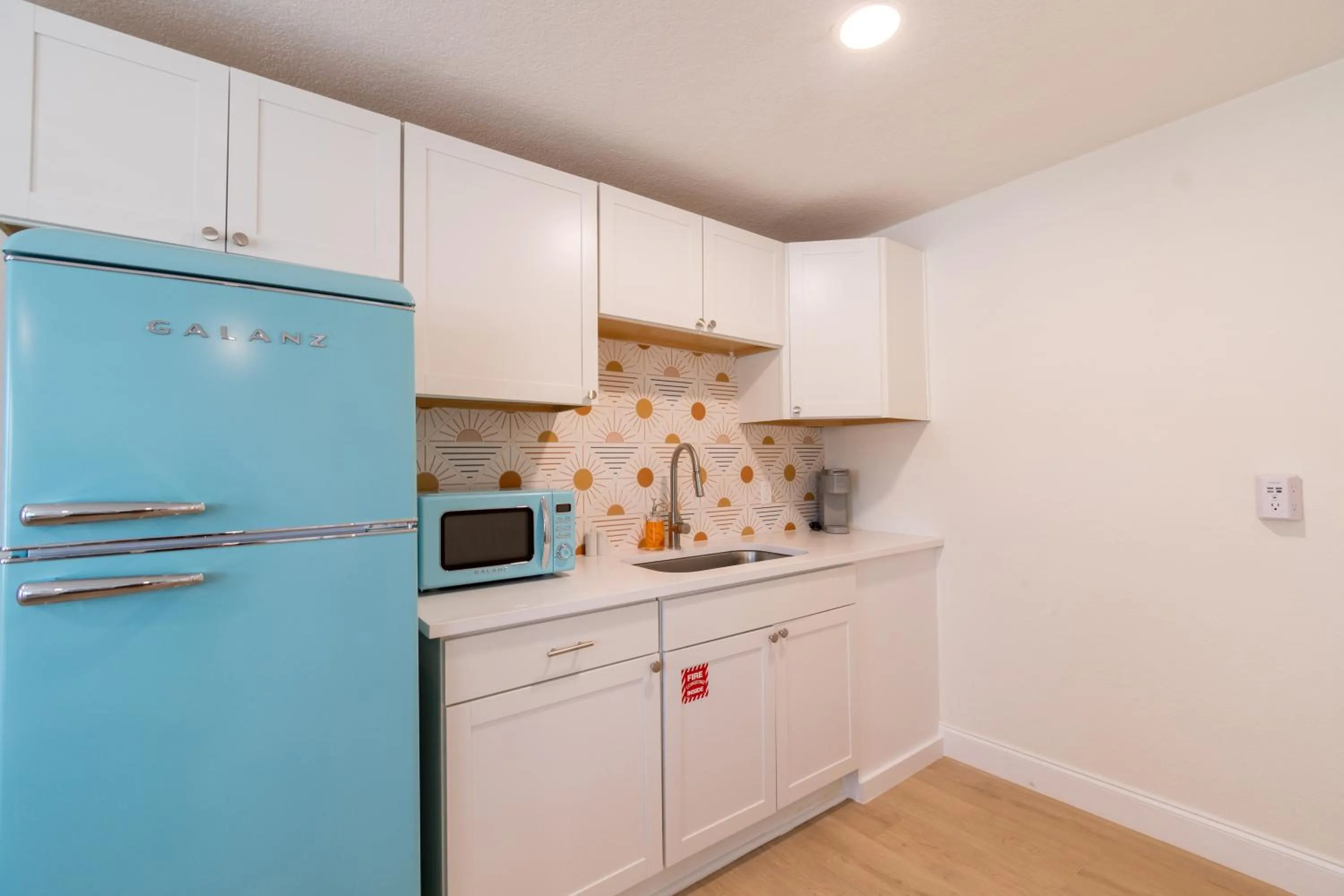 Kitchen or kitchenette in The Juni