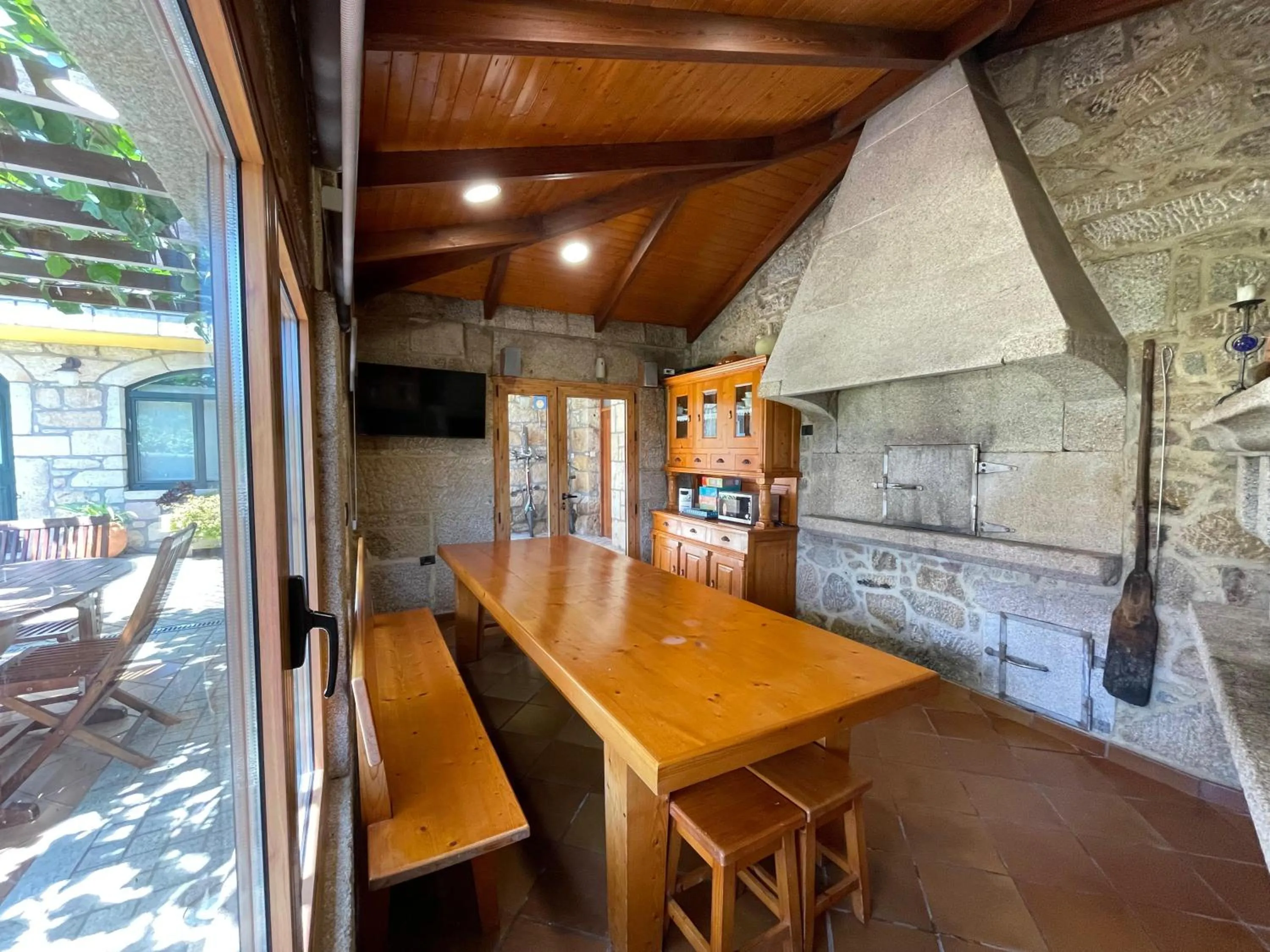 BBQ facilities in Apartamentos Río Sil