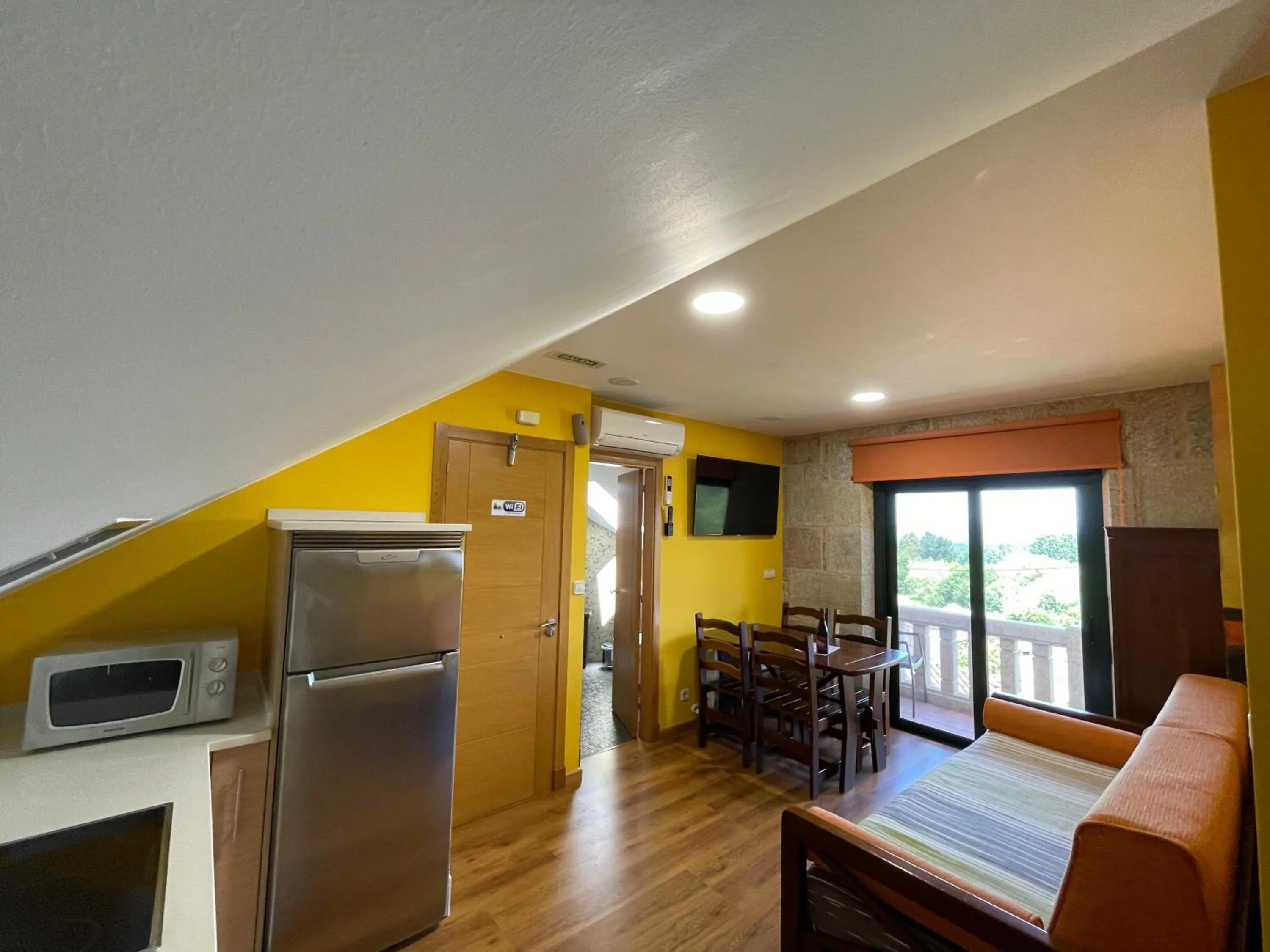 kitchen in Apartamentos Río Sil