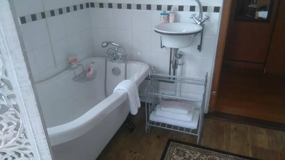 Bathroom in 29onTait Guest House