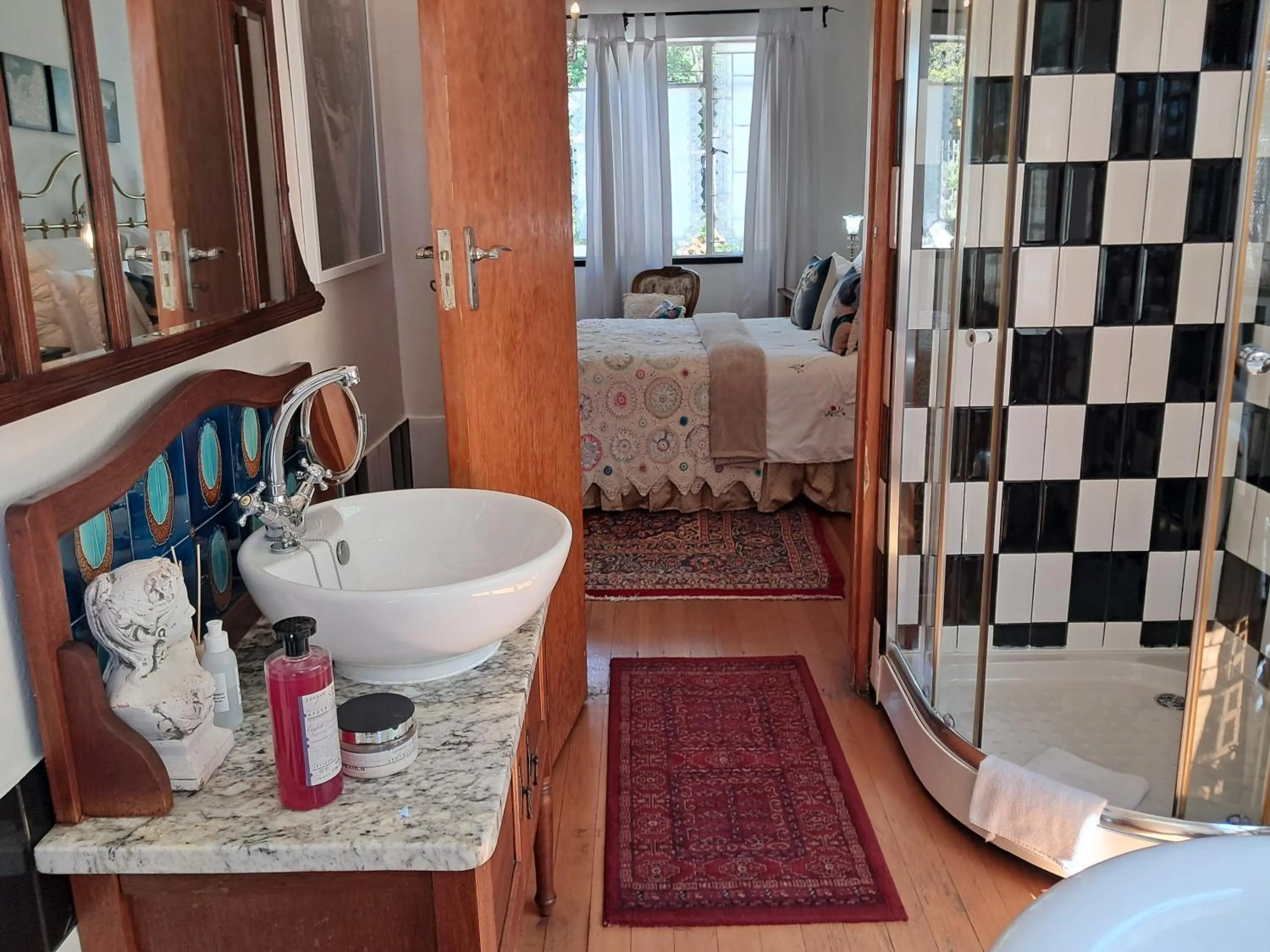 Bathroom, Bed in 29onTait Guest House