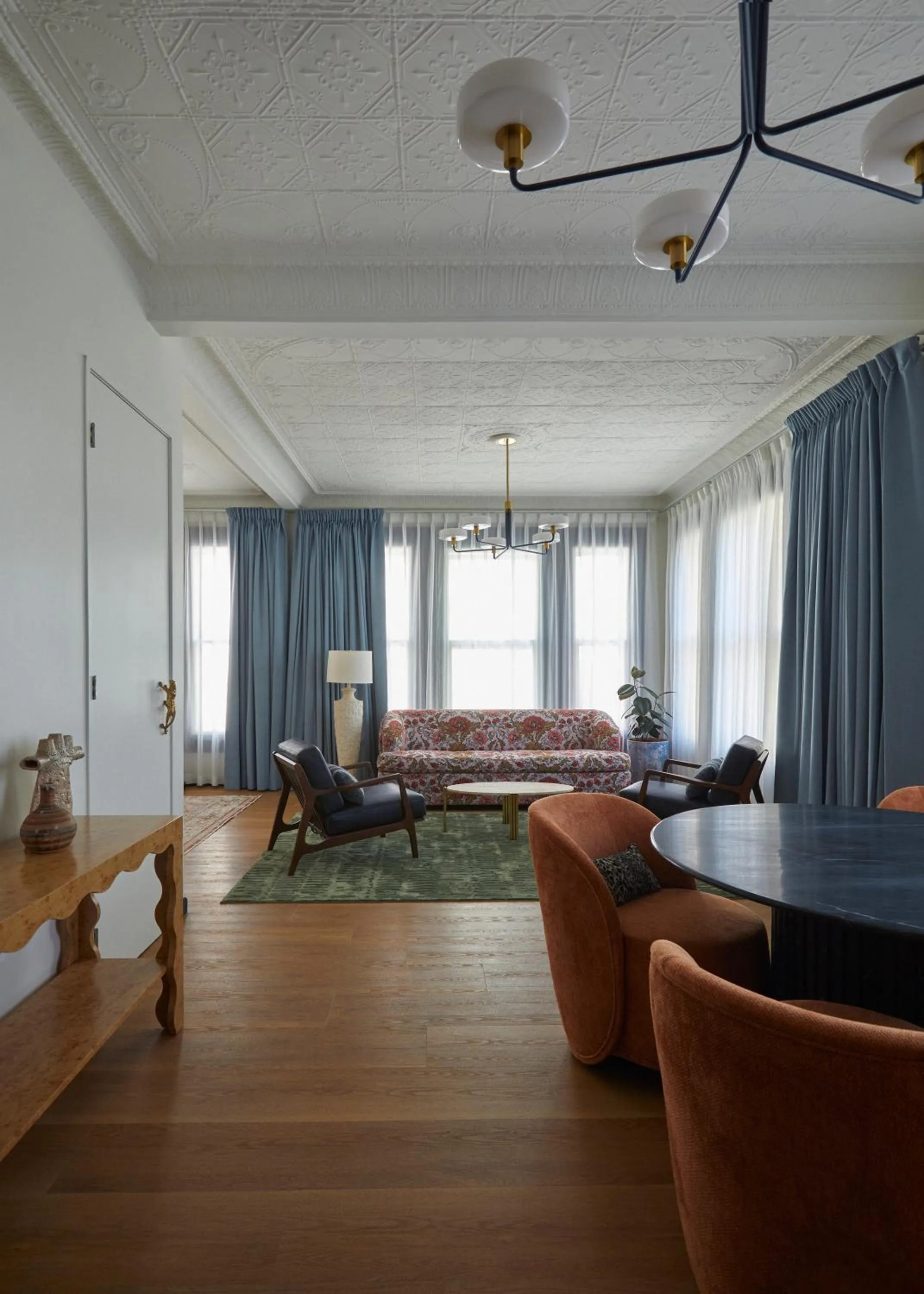 Living room in Granger Hotel San Diego, a Member of Design Hotels, part of Marriott Bonvoy