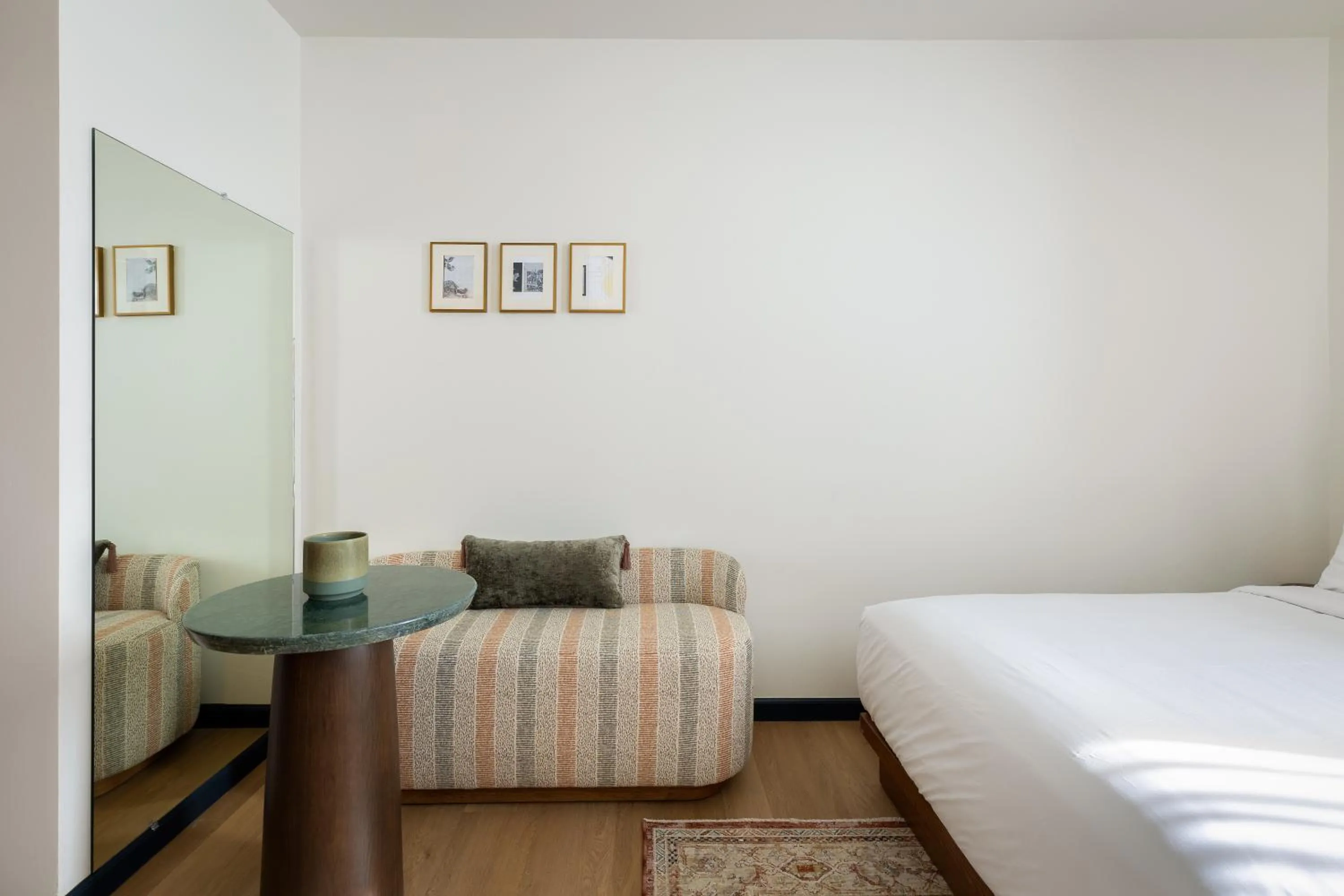Bedroom, Bed in Granger Hotel San Diego, a Member of Design Hotels, part of Marriott Bonvoy