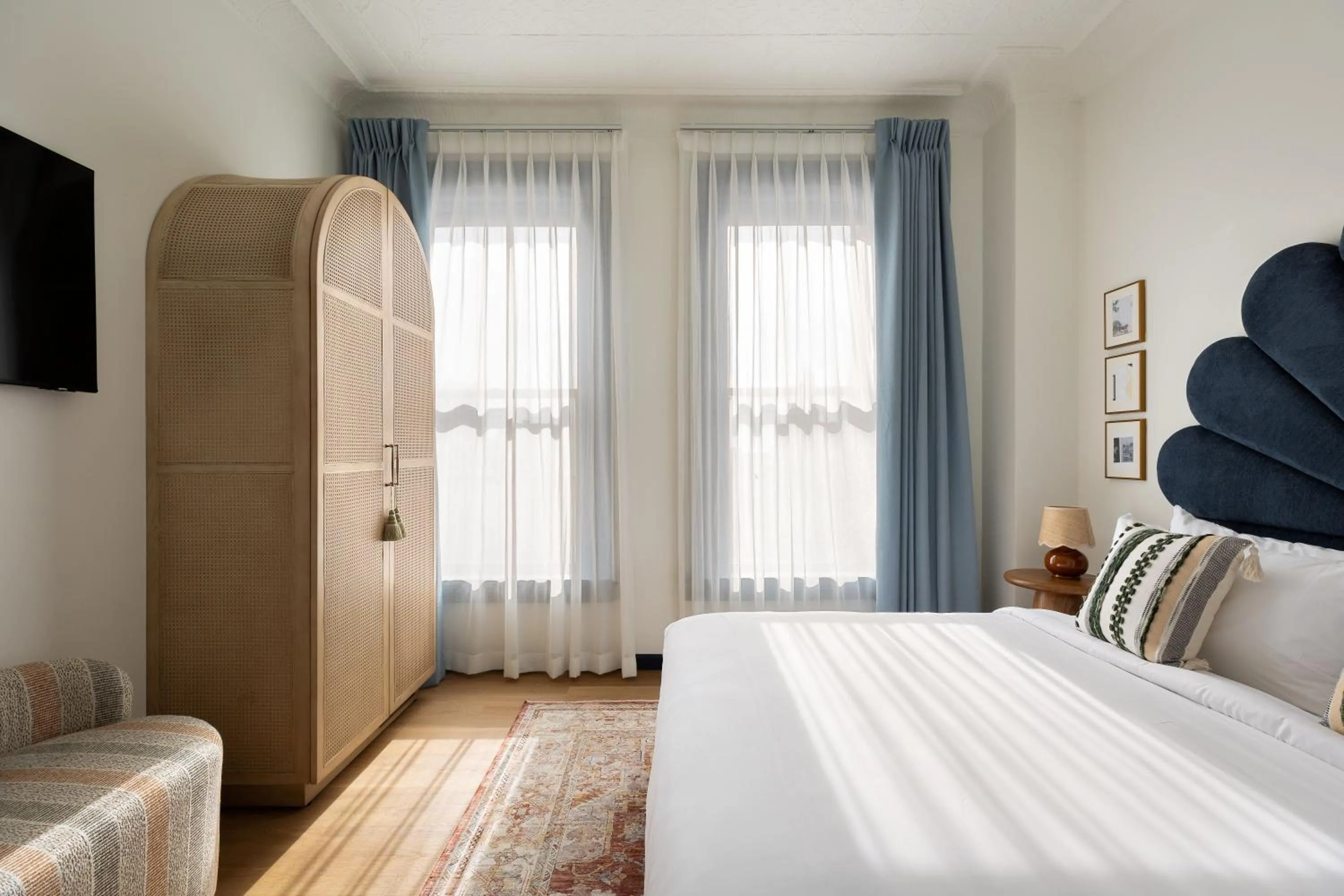 Bed in Granger Hotel San Diego, a Member of Design Hotels, part of Marriott Bonvoy