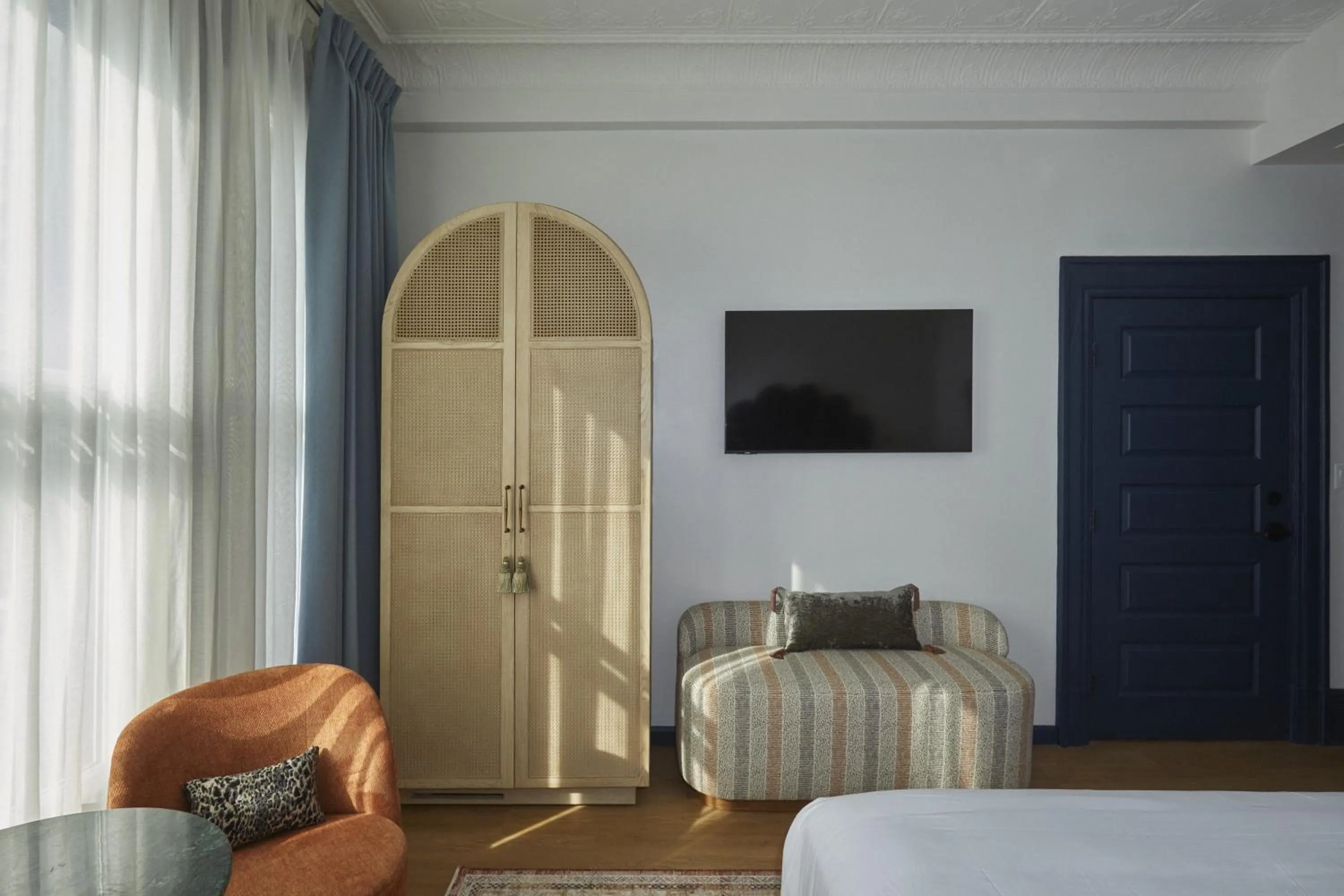 Bed in Granger Hotel San Diego, a Member of Design Hotels, part of Marriott Bonvoy