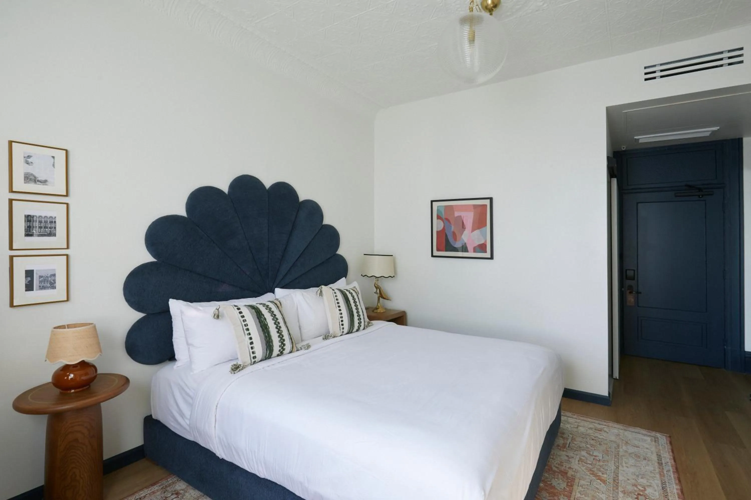 Bedroom, Bed in Granger Hotel San Diego, a Member of Design Hotels, part of Marriott Bonvoy
