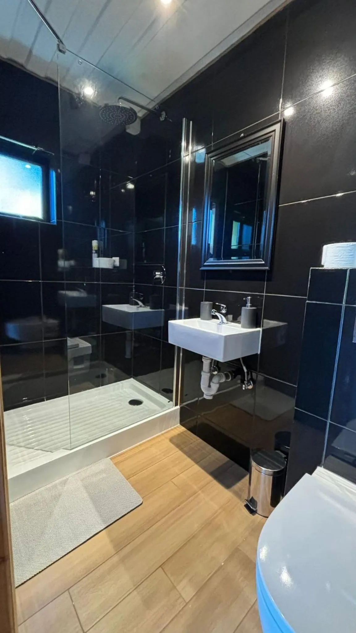 Shower in French Andes Apart Hostel