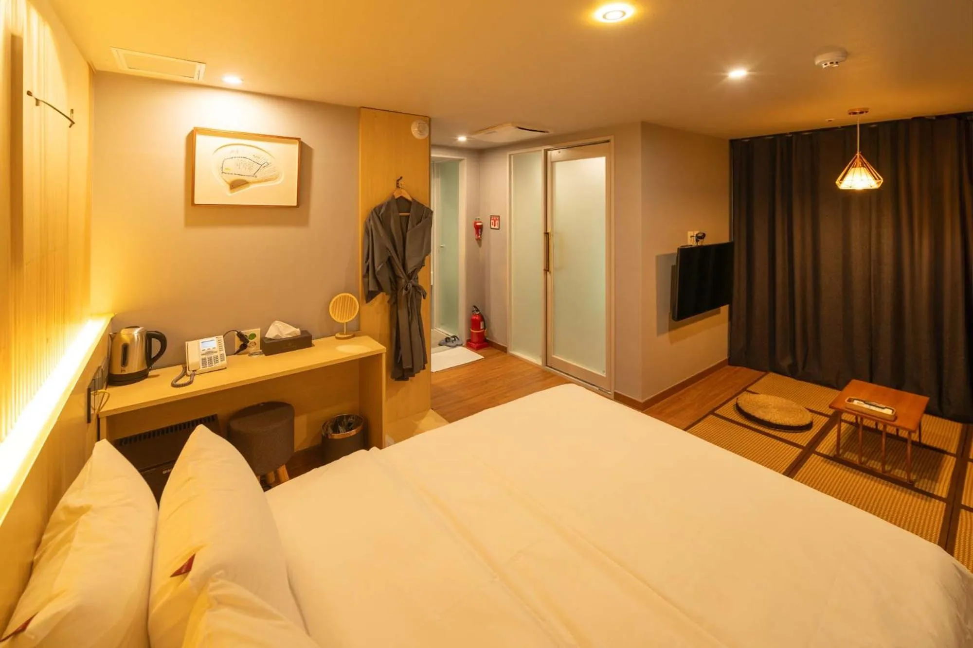 Bed in Shinchon Mayven Hotel