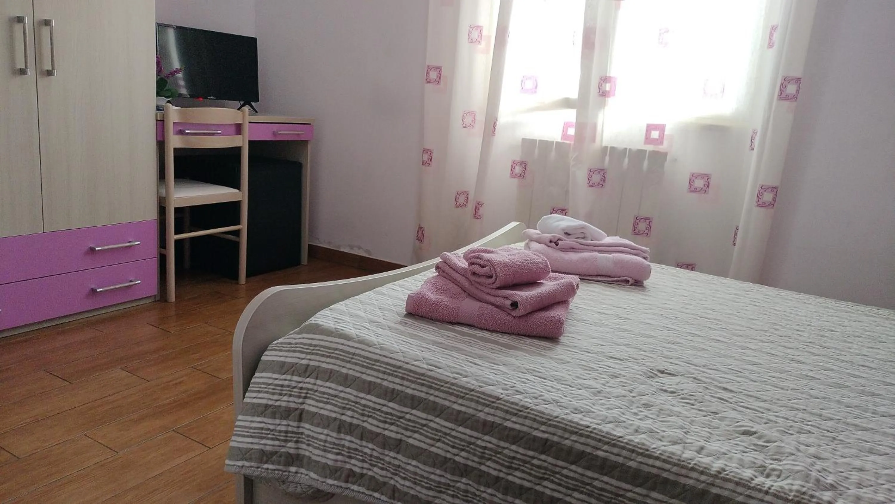 TV and multimedia, Bed in B&B Max