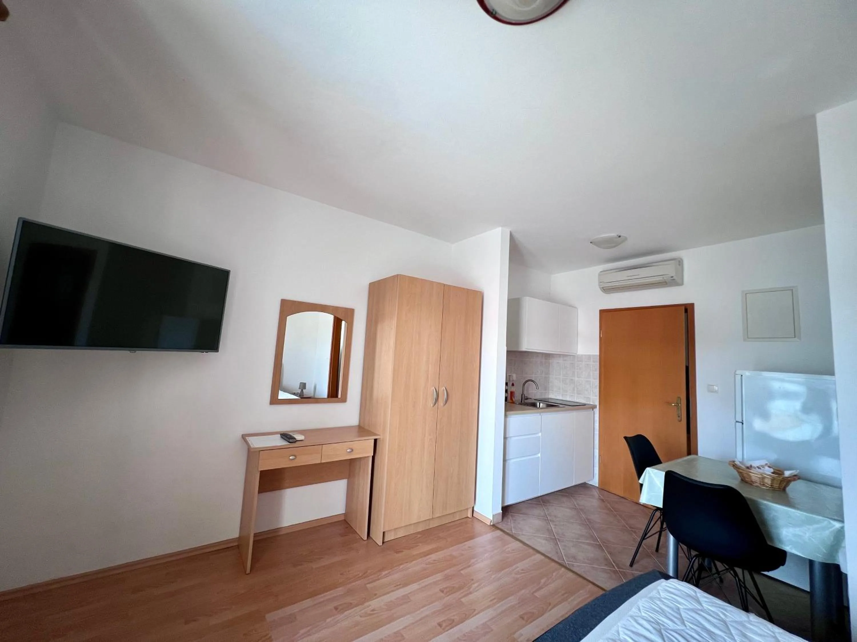 Kitchen or kitchenette, Bed in Apartments Palit Rab
