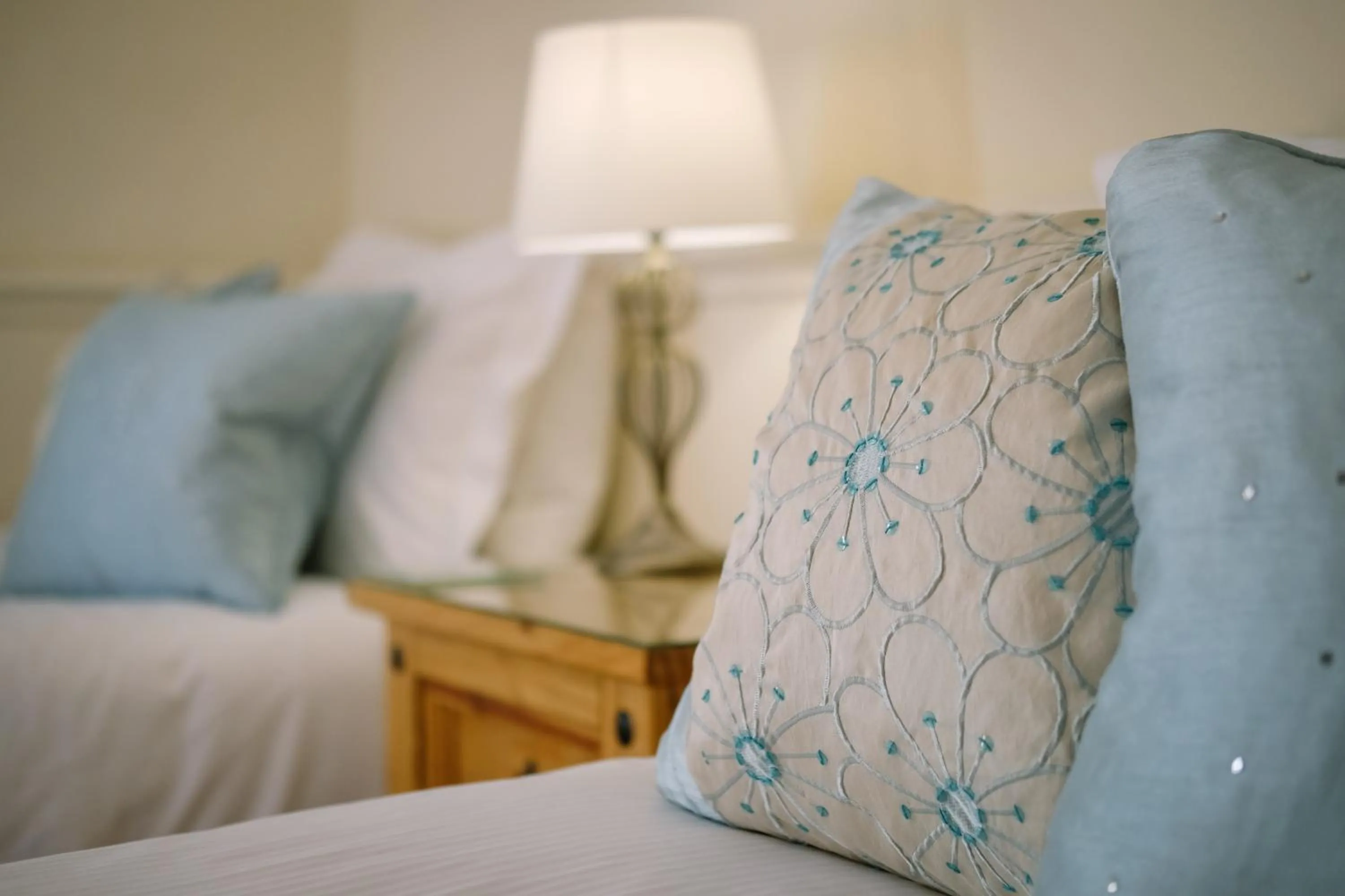 Bedroom, Bed in Sun Inn