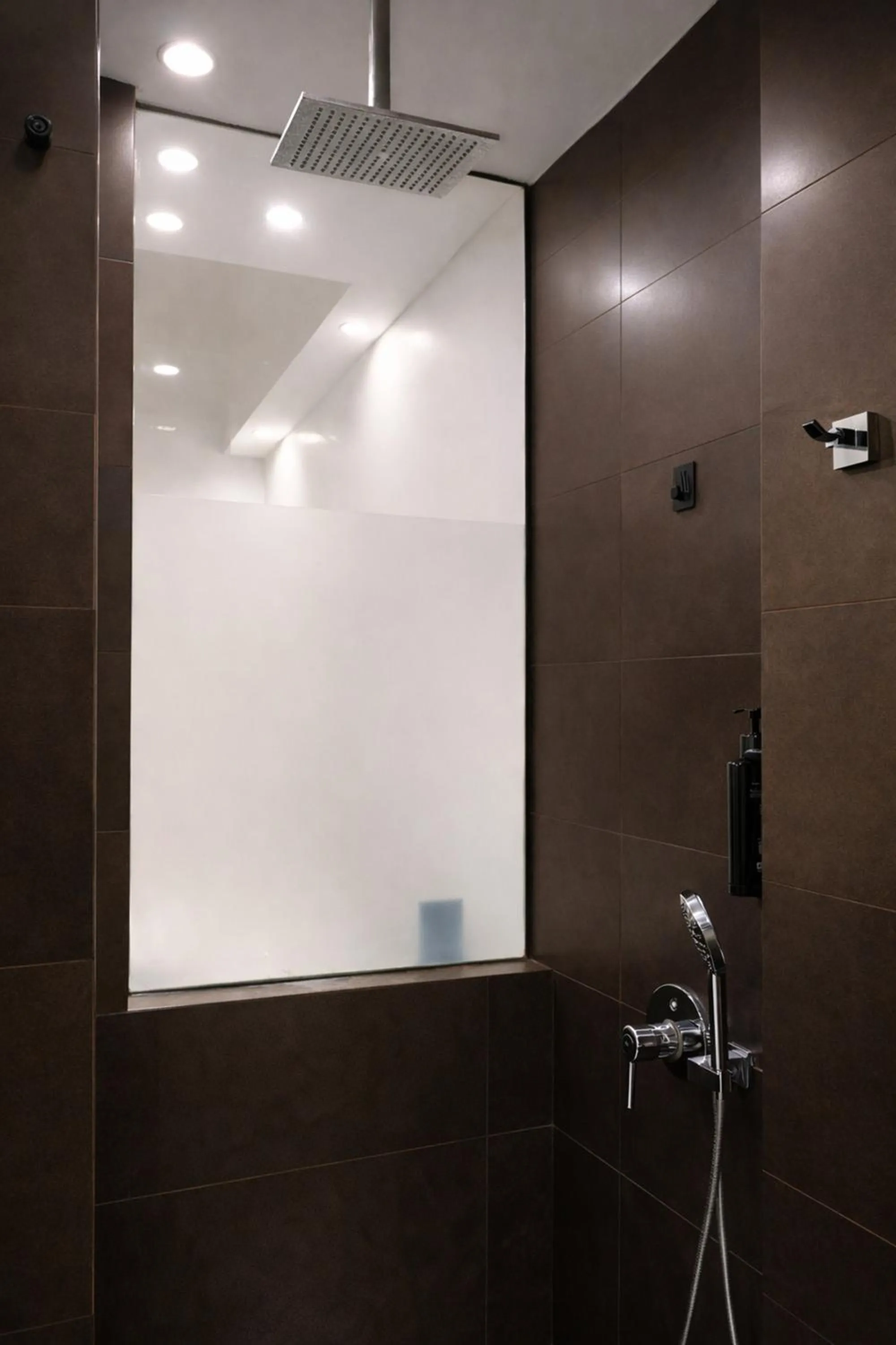 Shower in A Hotel Dickson, Stay From 9PM To 8AM