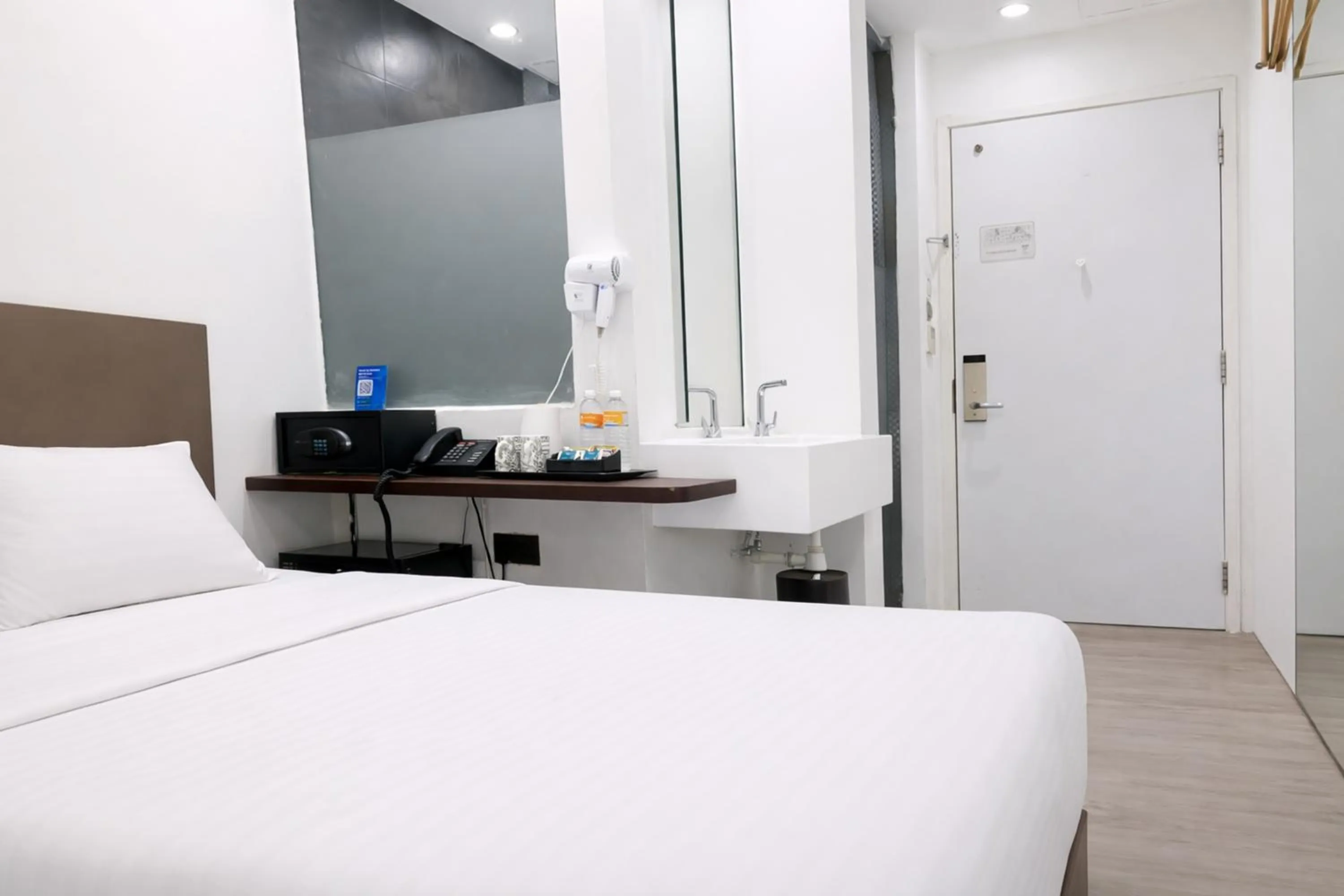 Photo of the whole room, Bed in A Hotel Dickson, Stay From 9PM To 8AM