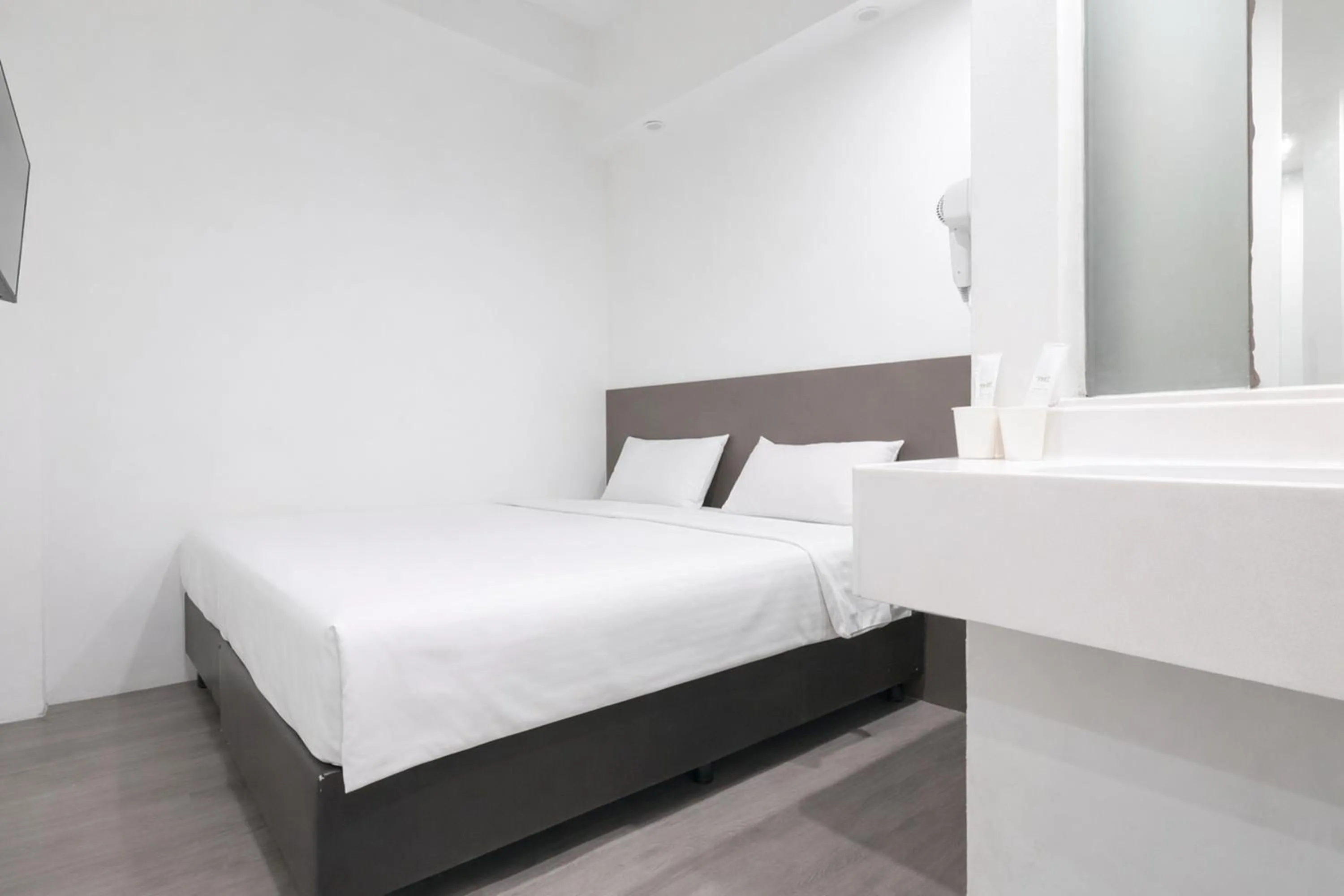 Bed in A Hotel Dickson, Stay From 9PM To 8AM