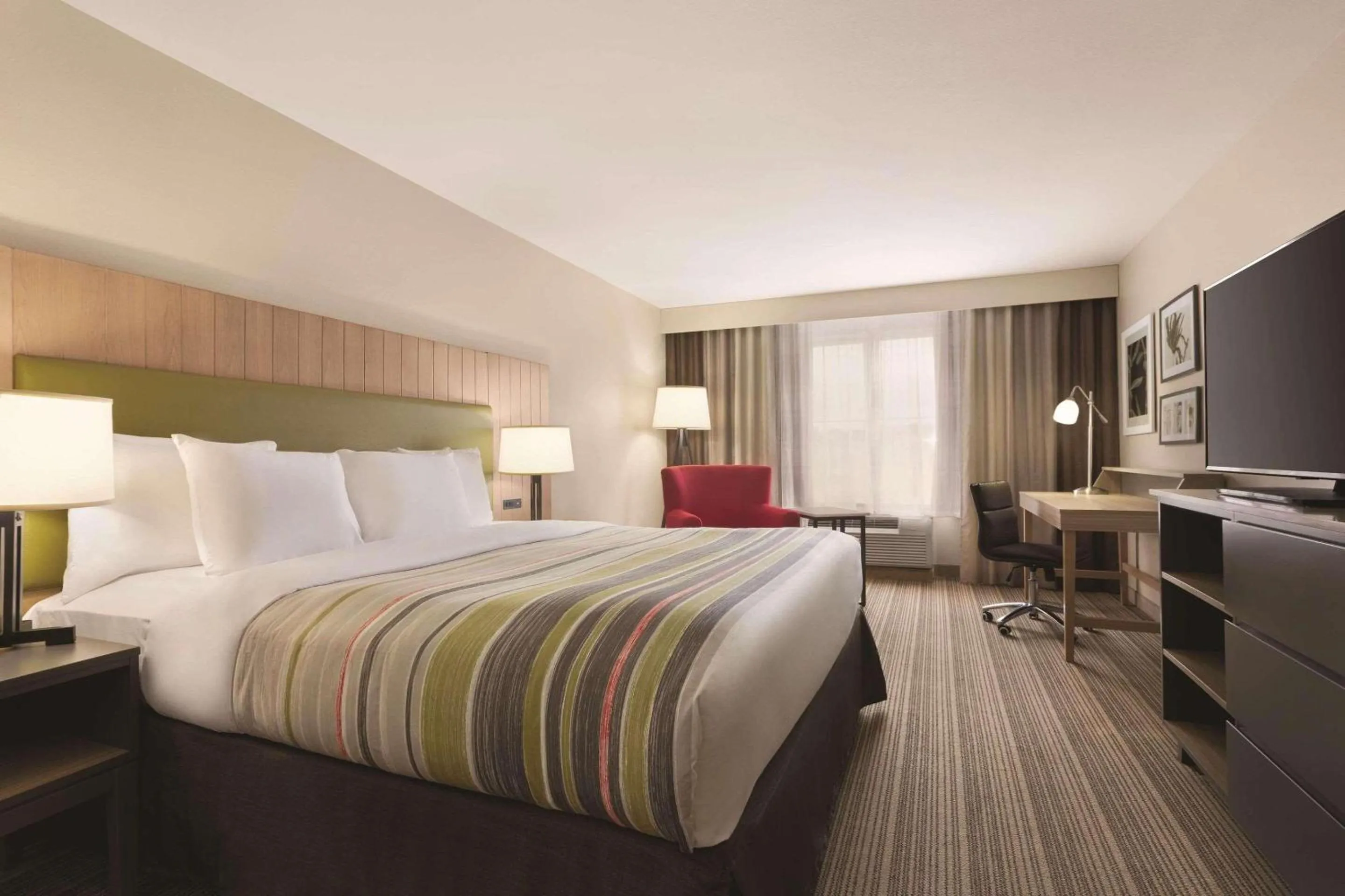 Bedroom, Bed in Country Inn & Suites by Radisson, Wytheville, VA