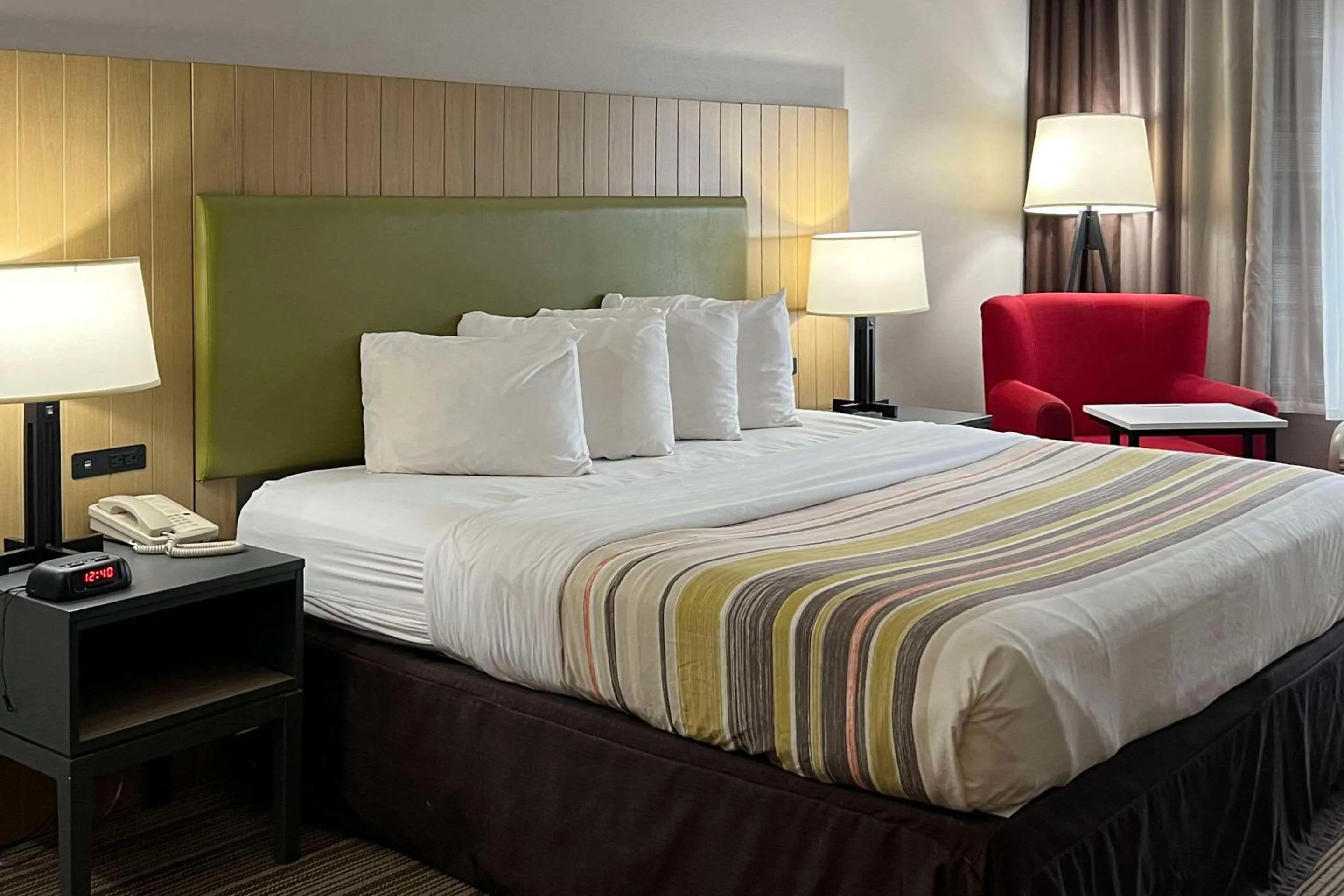 Bedroom, Bed in Country Inn & Suites by Radisson, Wytheville, VA