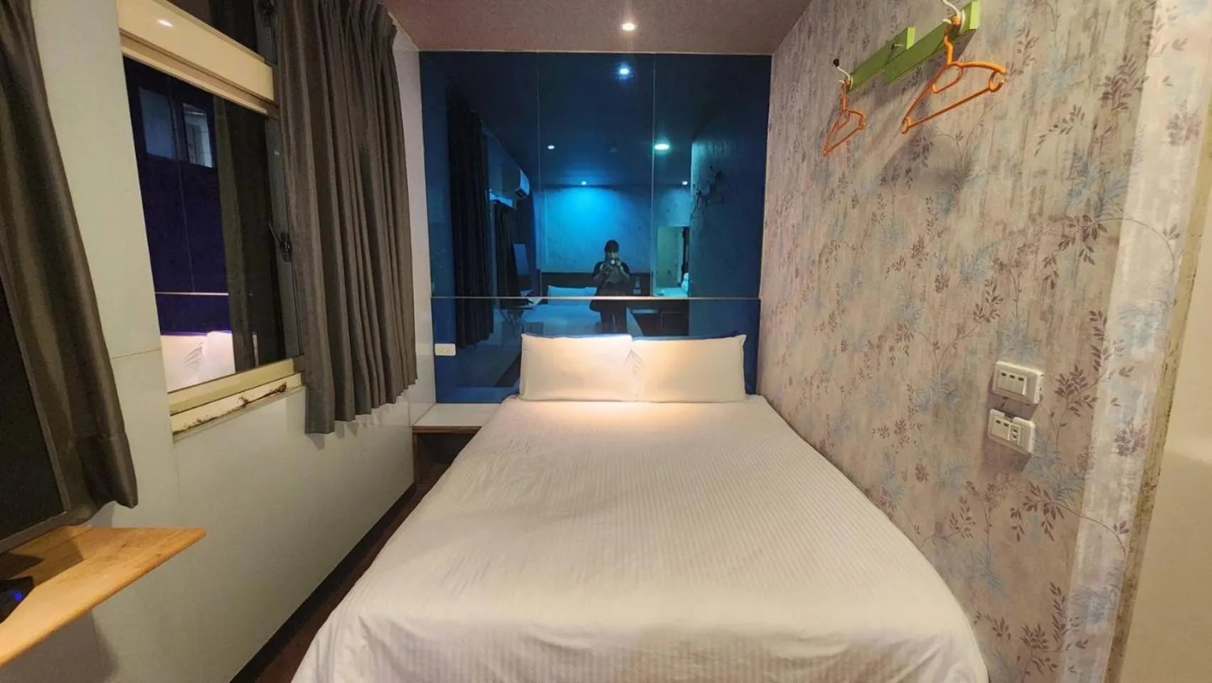 Bedroom, Bed in Yung Feng Hotel