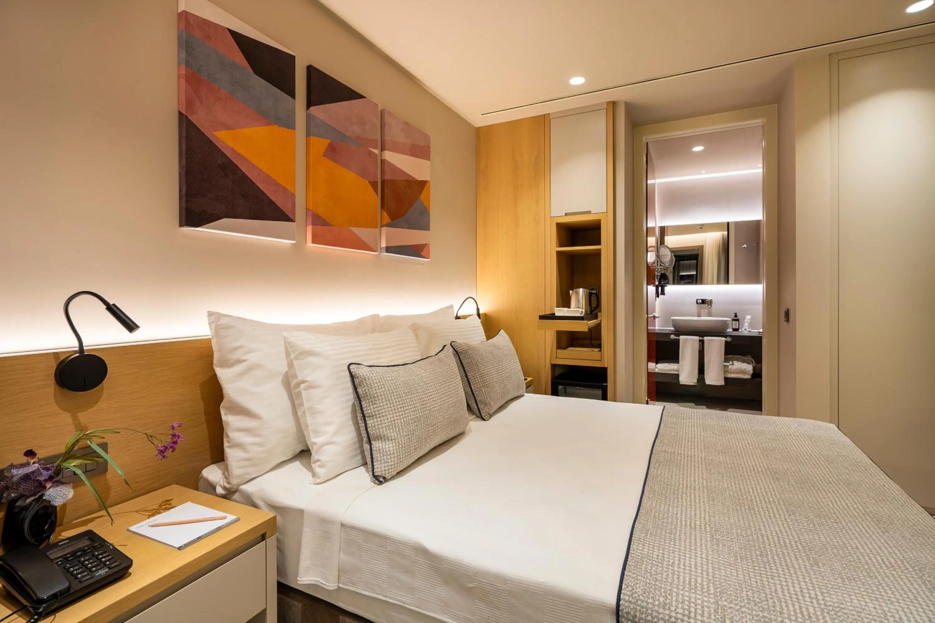 Photo of the whole room, Bed in ERK Hotel