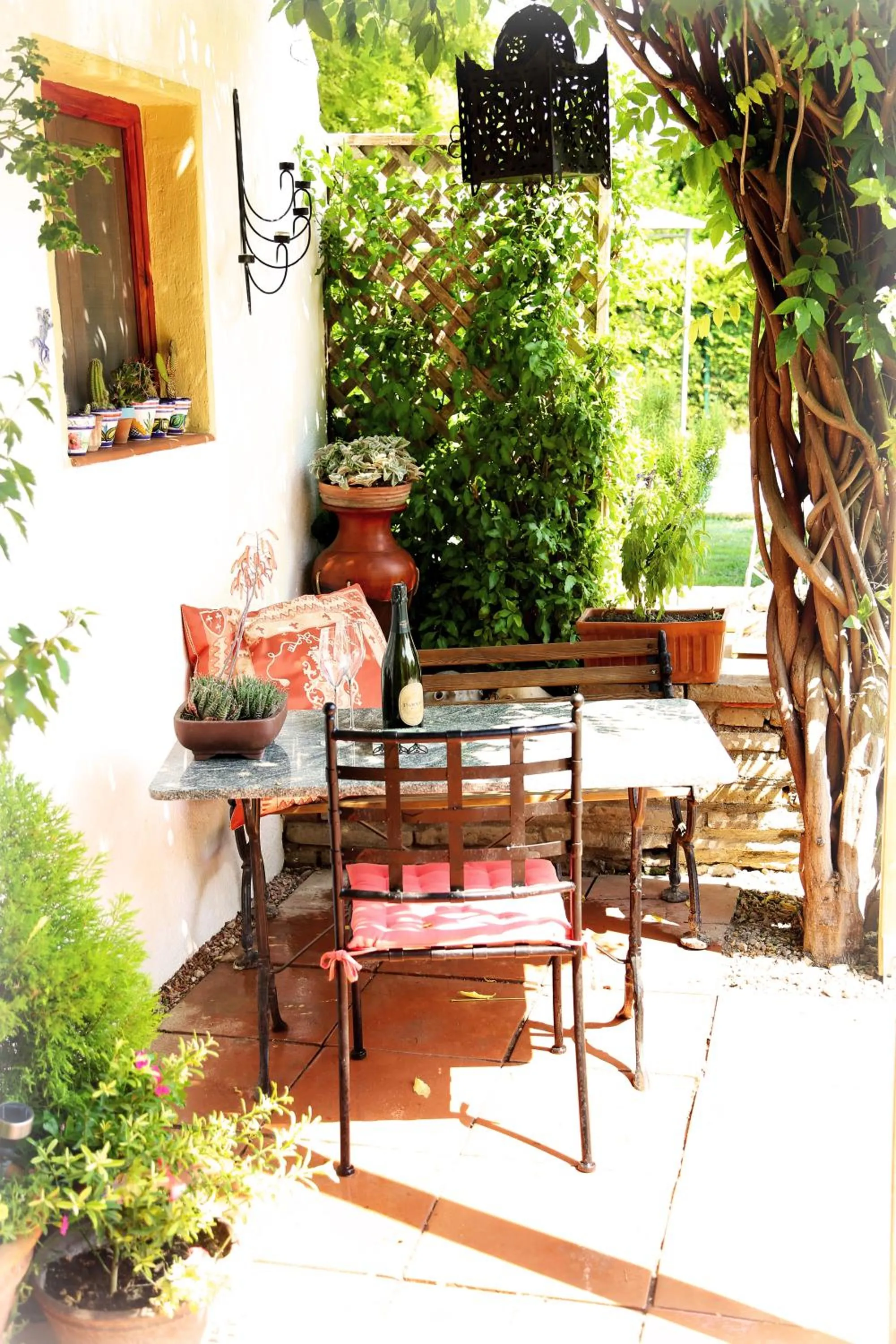 Patio in River Ebro Holidays